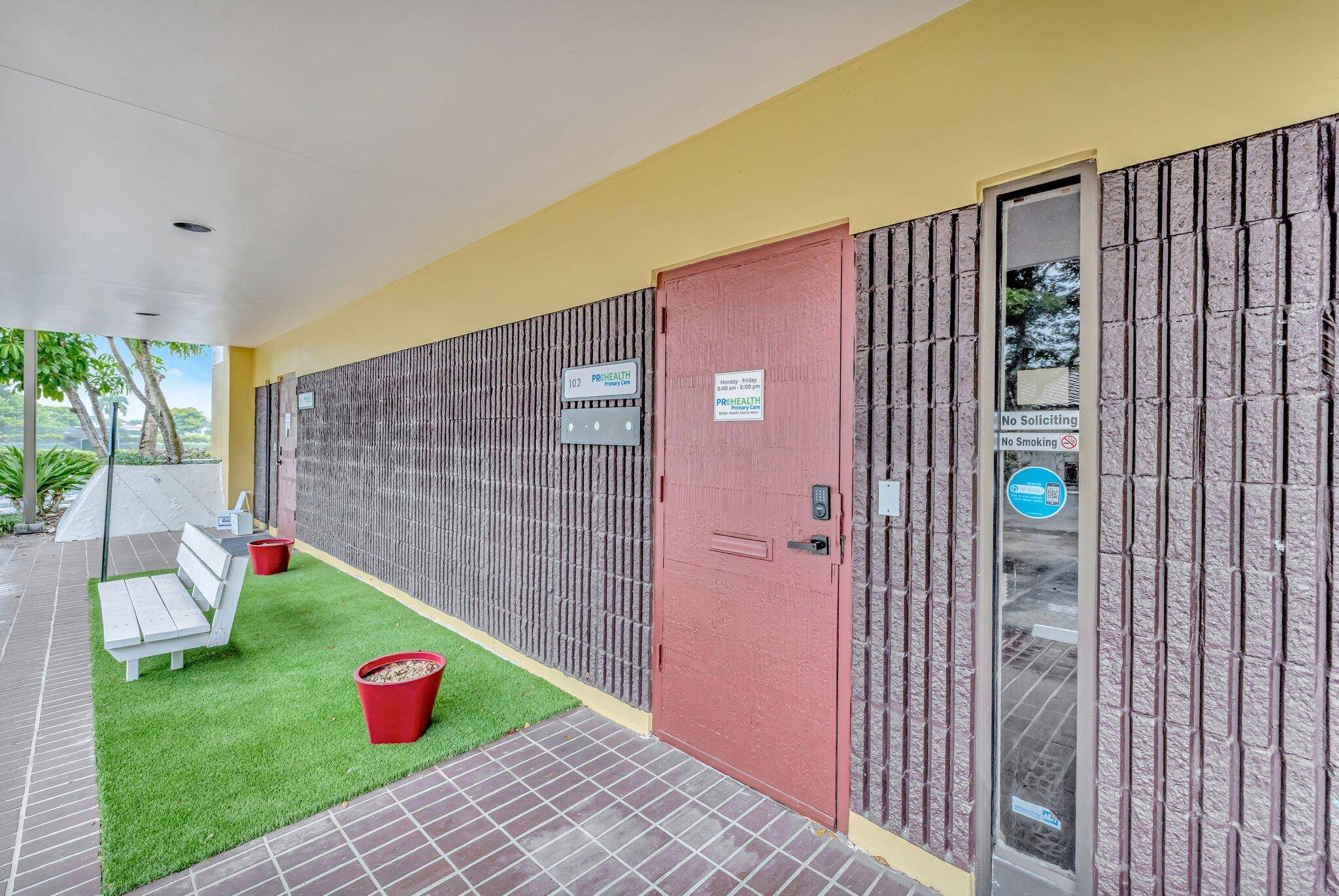 Davie, FL 33024,3157 N University DR 101-102