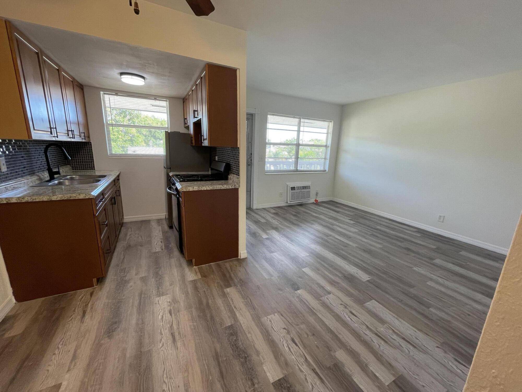 Lake Worth Beach, FL 33460,201 S J ST 9