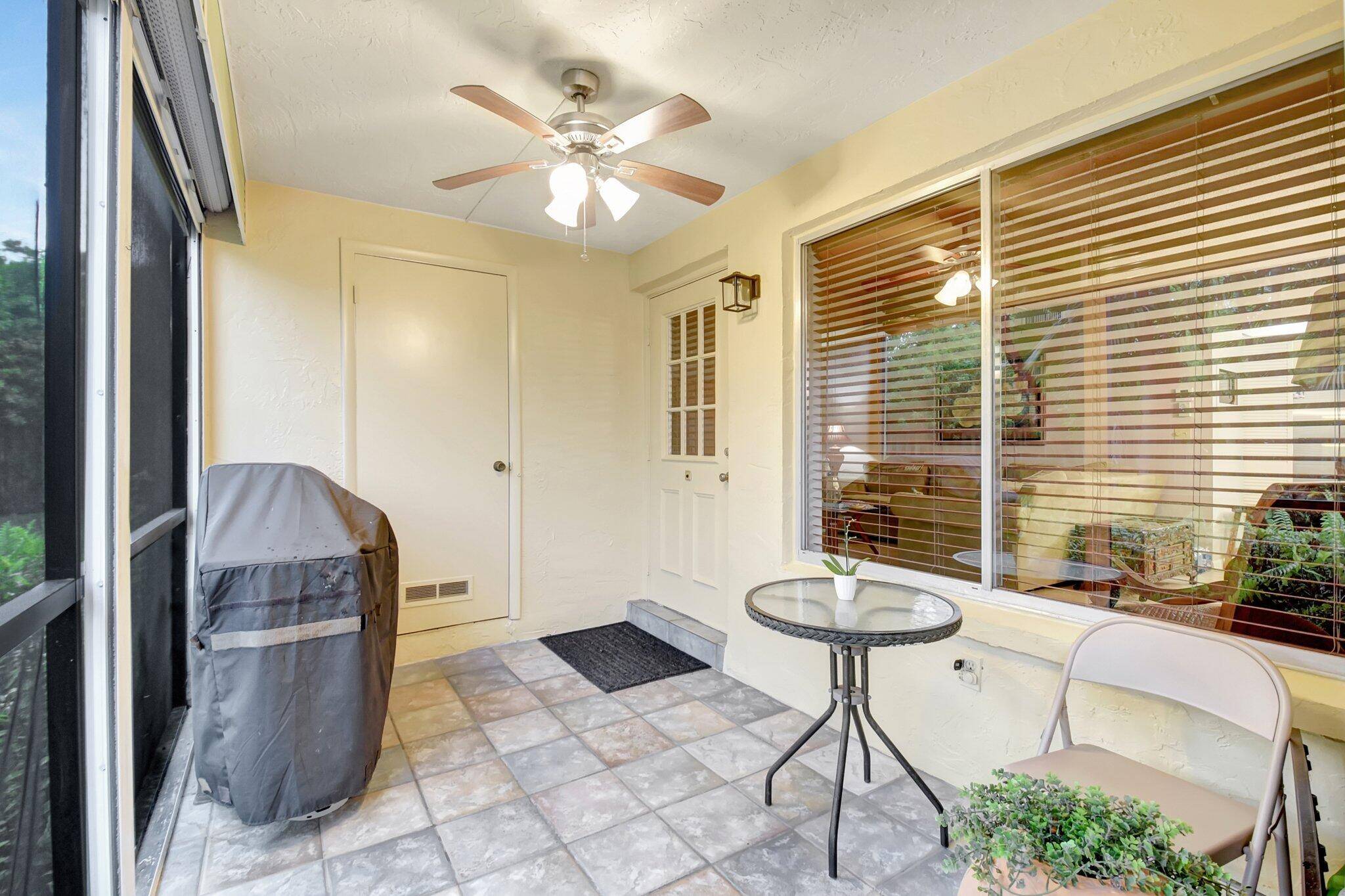 Greenacres, FL 33463,323 Pine Ridge CIR A-1