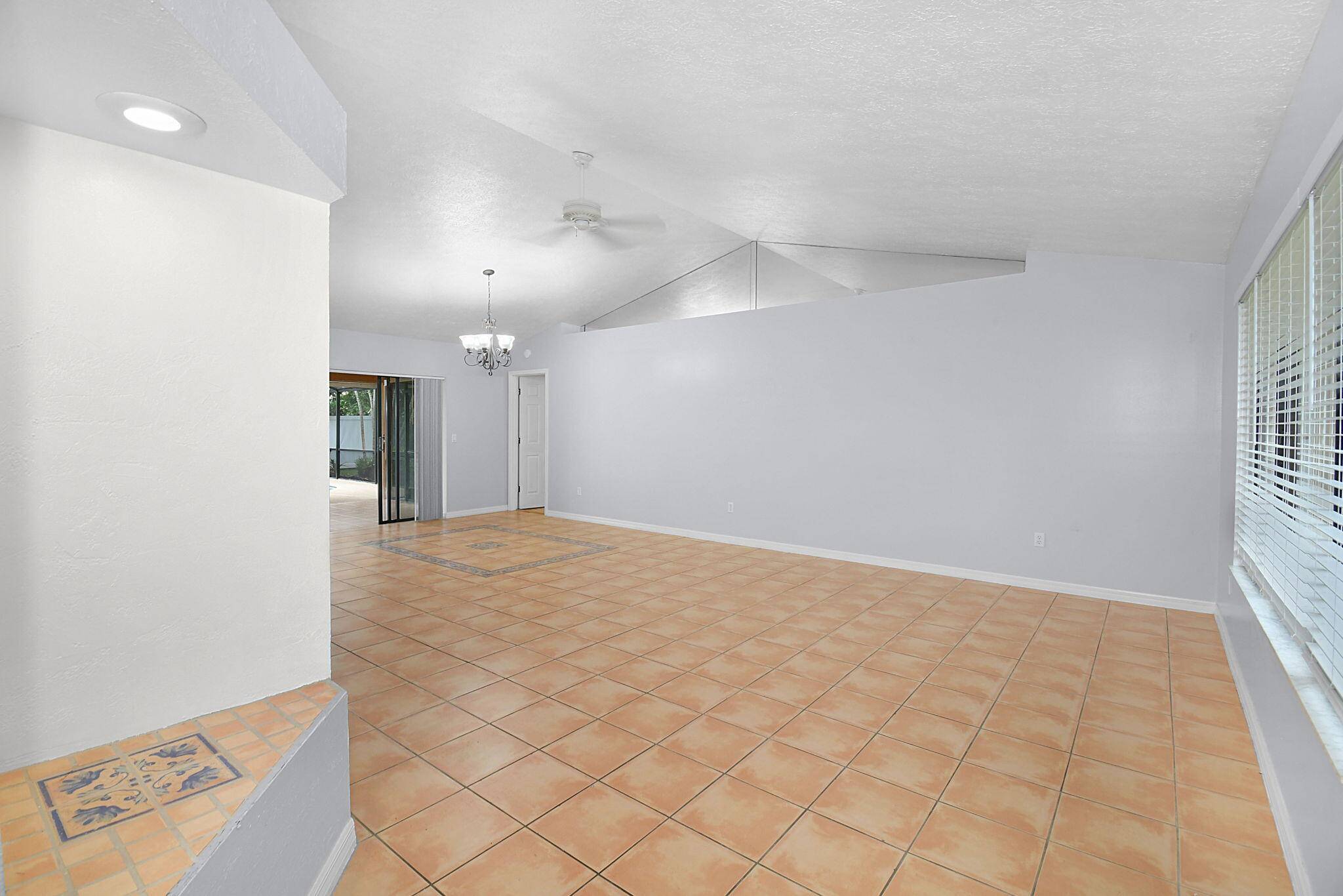 Port Saint Lucie, FL 34984,515 SE Nome DR