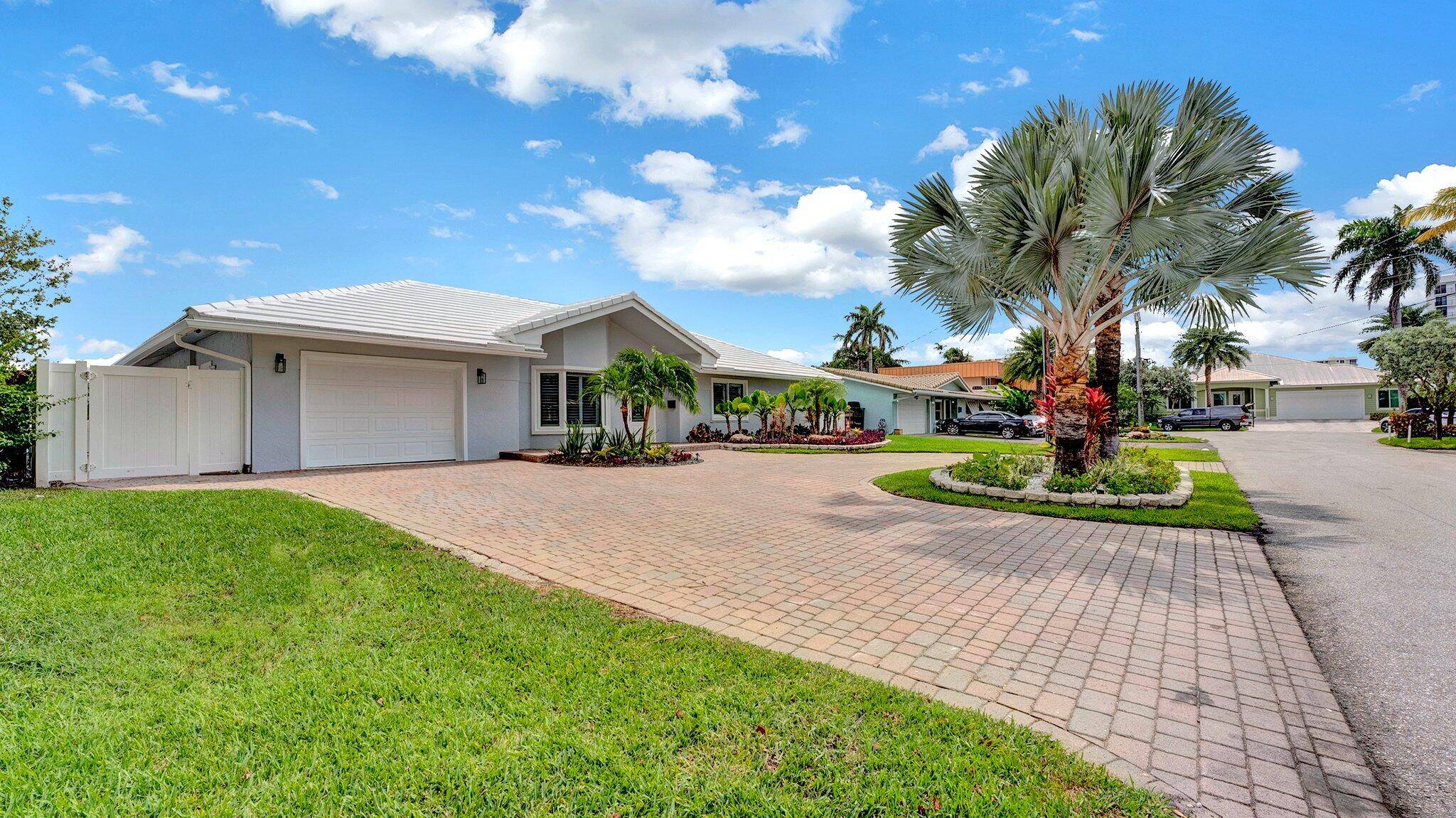 Pompano Beach, FL 33062,2739 NE 10 ST