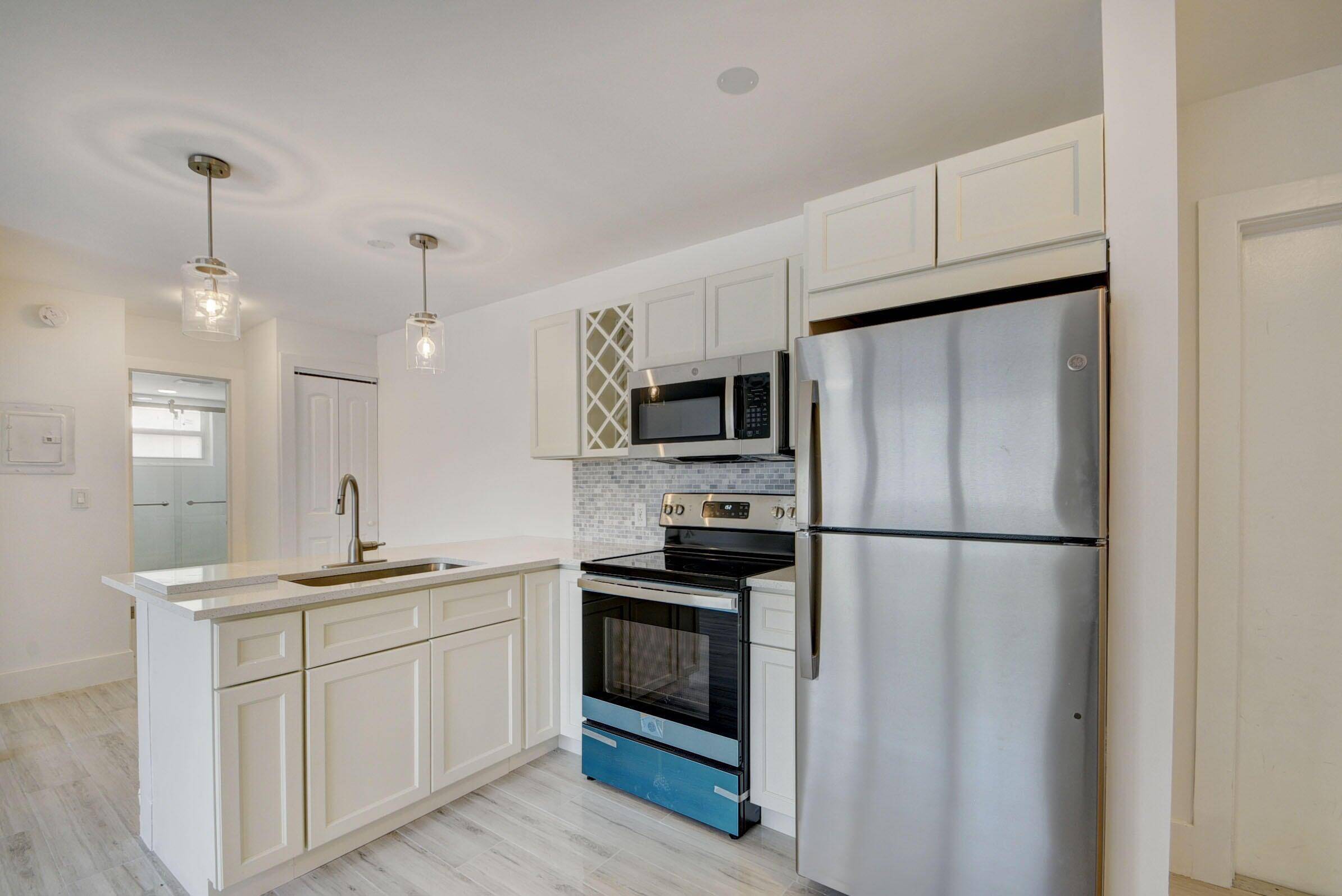 Lantana, FL 33462,525 S Broadway ST J