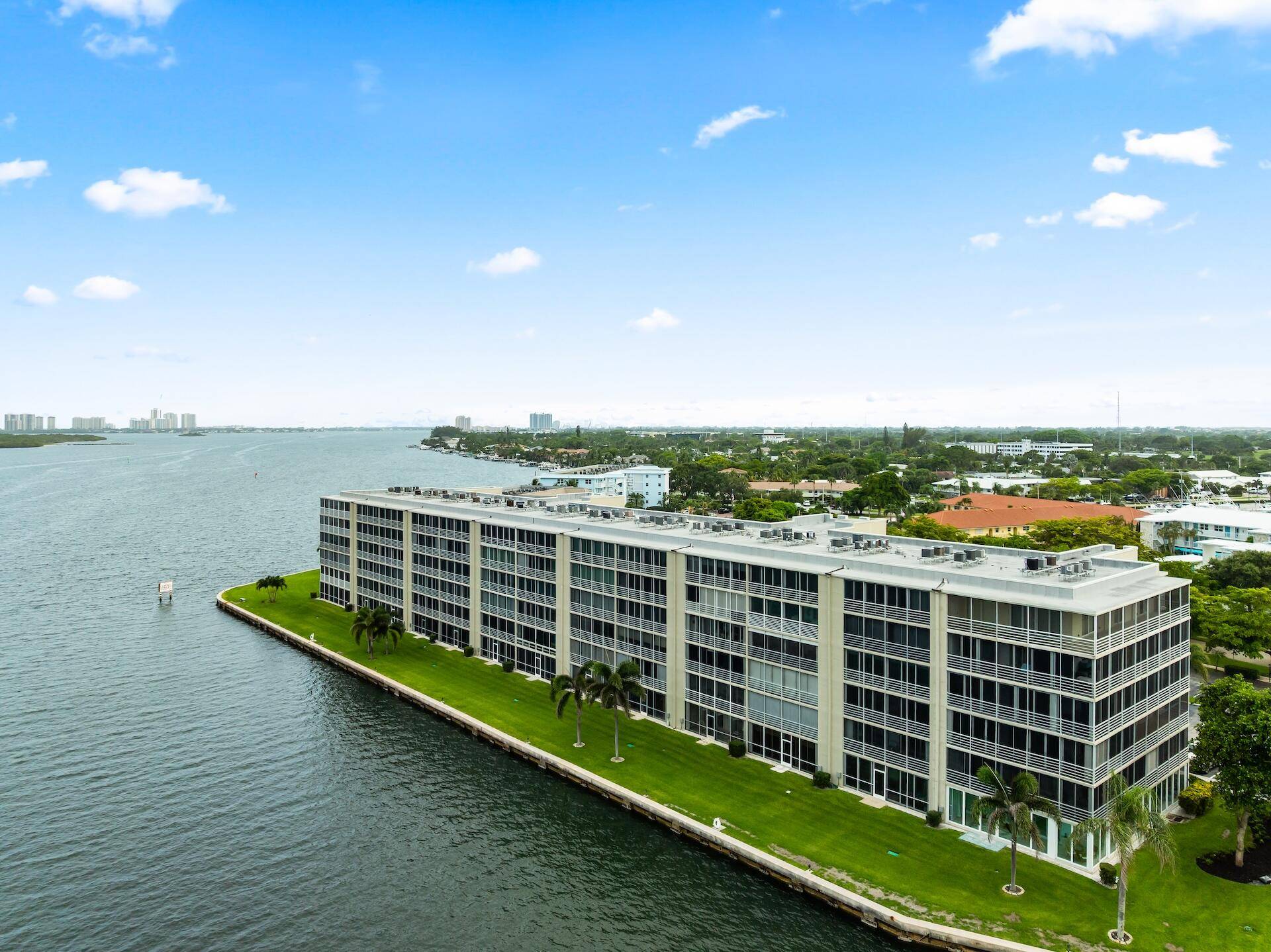 North Palm Beach, FL 33408,36 Yacht Club DR 201