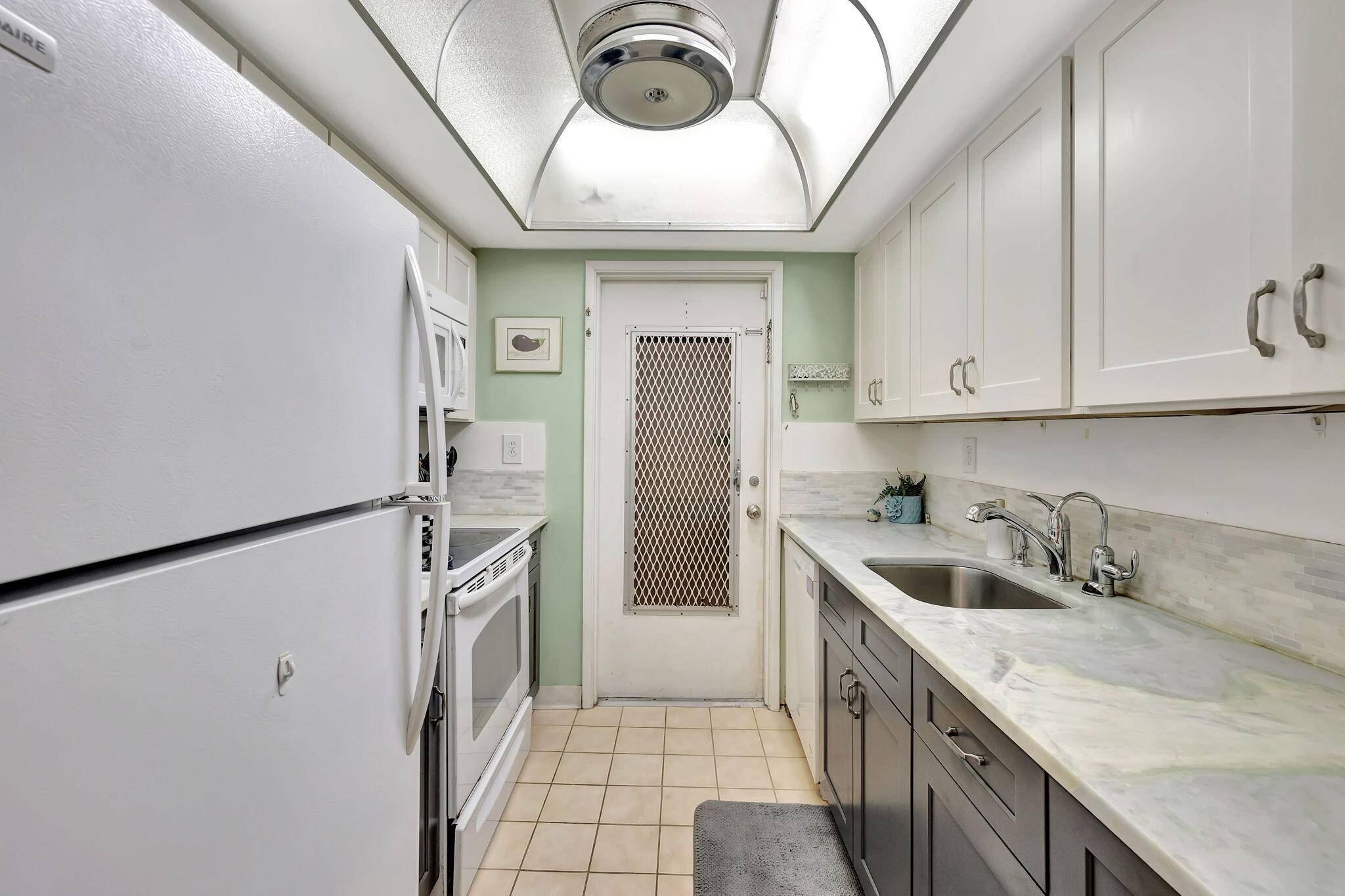 Pompano Beach, FL 33060,600 Pine DR 104