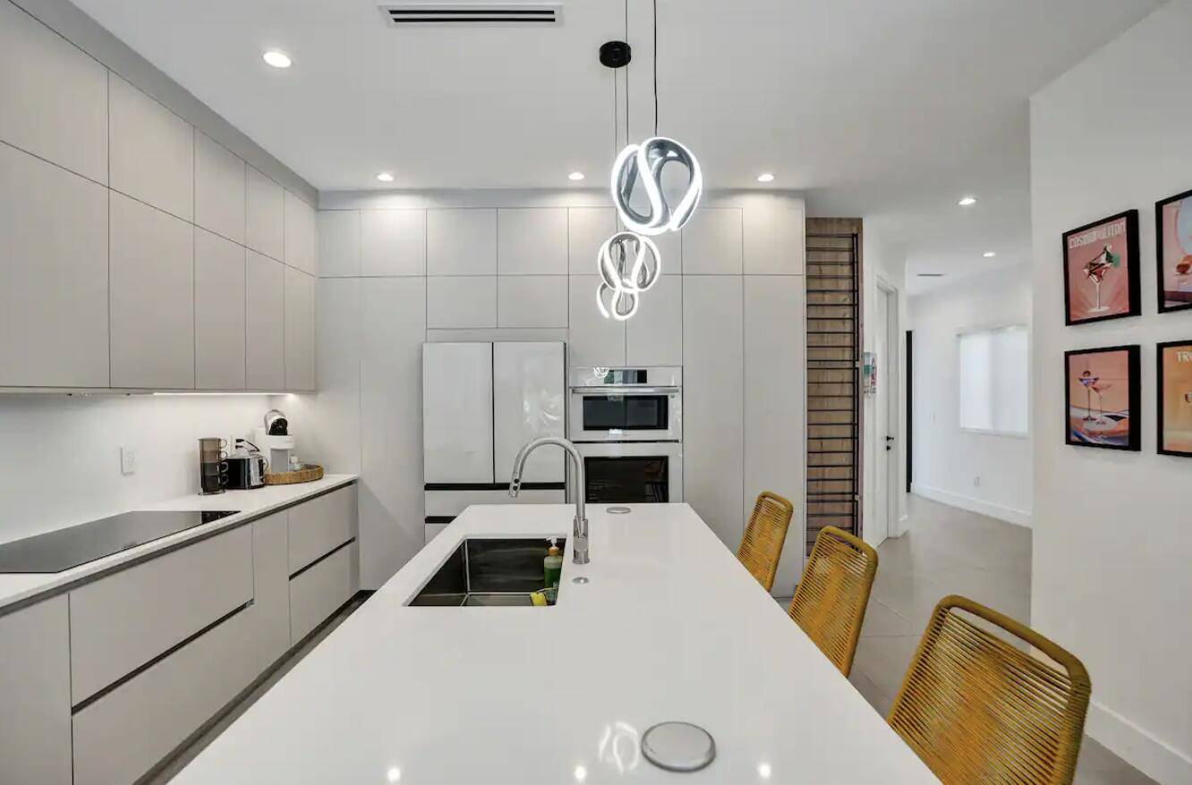 Fort Lauderdale, FL 33315,828 SW 16 ST A