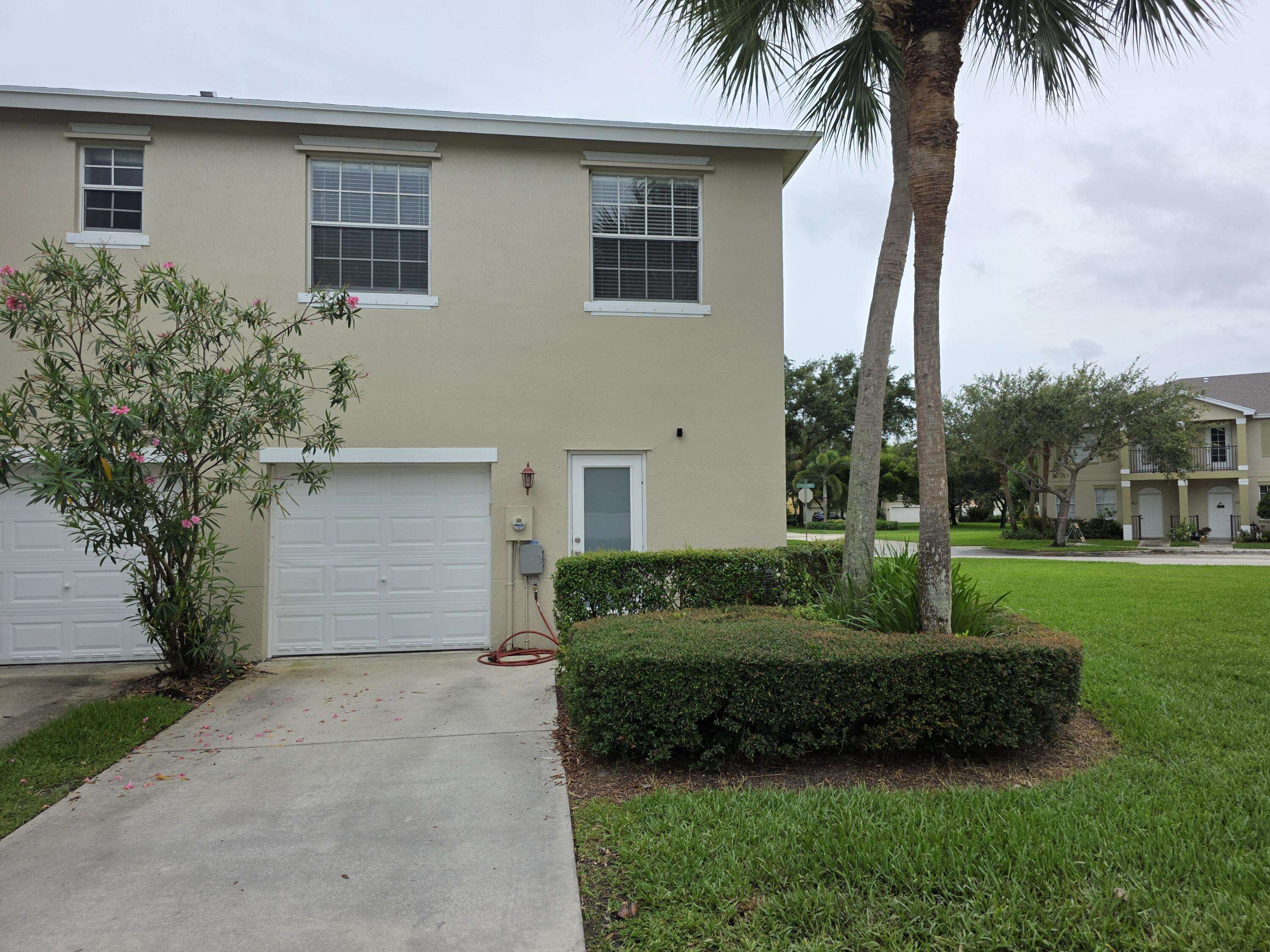 Port Saint Lucie, FL 34952,2081 SE Glen Ridge DR