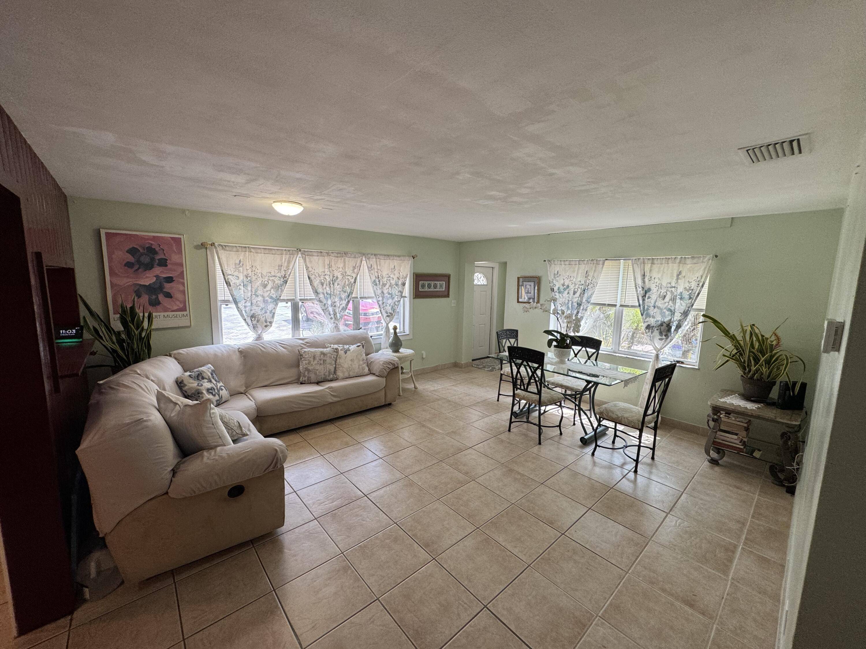 Vero Beach, FL 32962,609 SW 4th PL