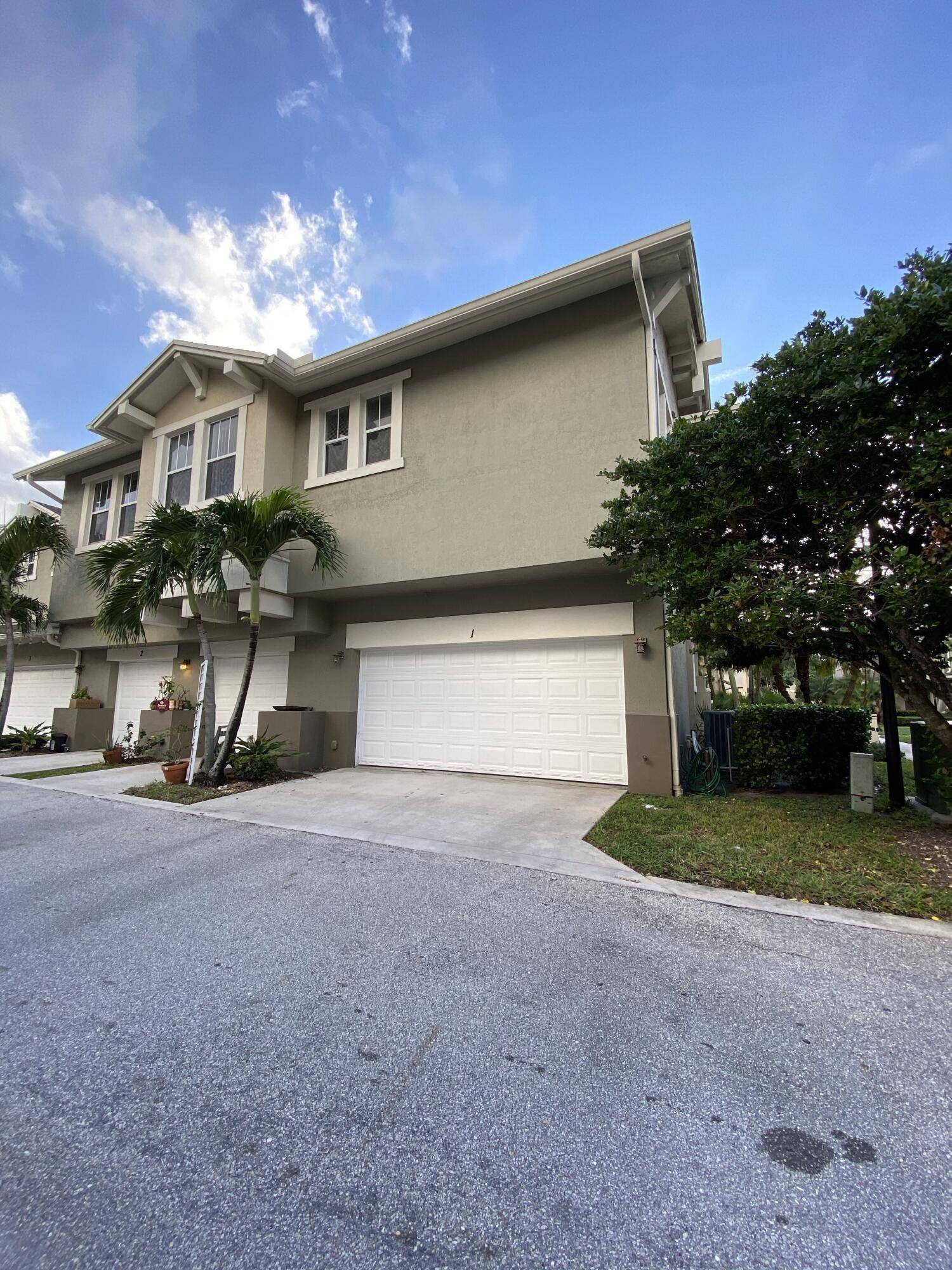 West Palm Beach, FL 33401,939 Millbrae CT 1