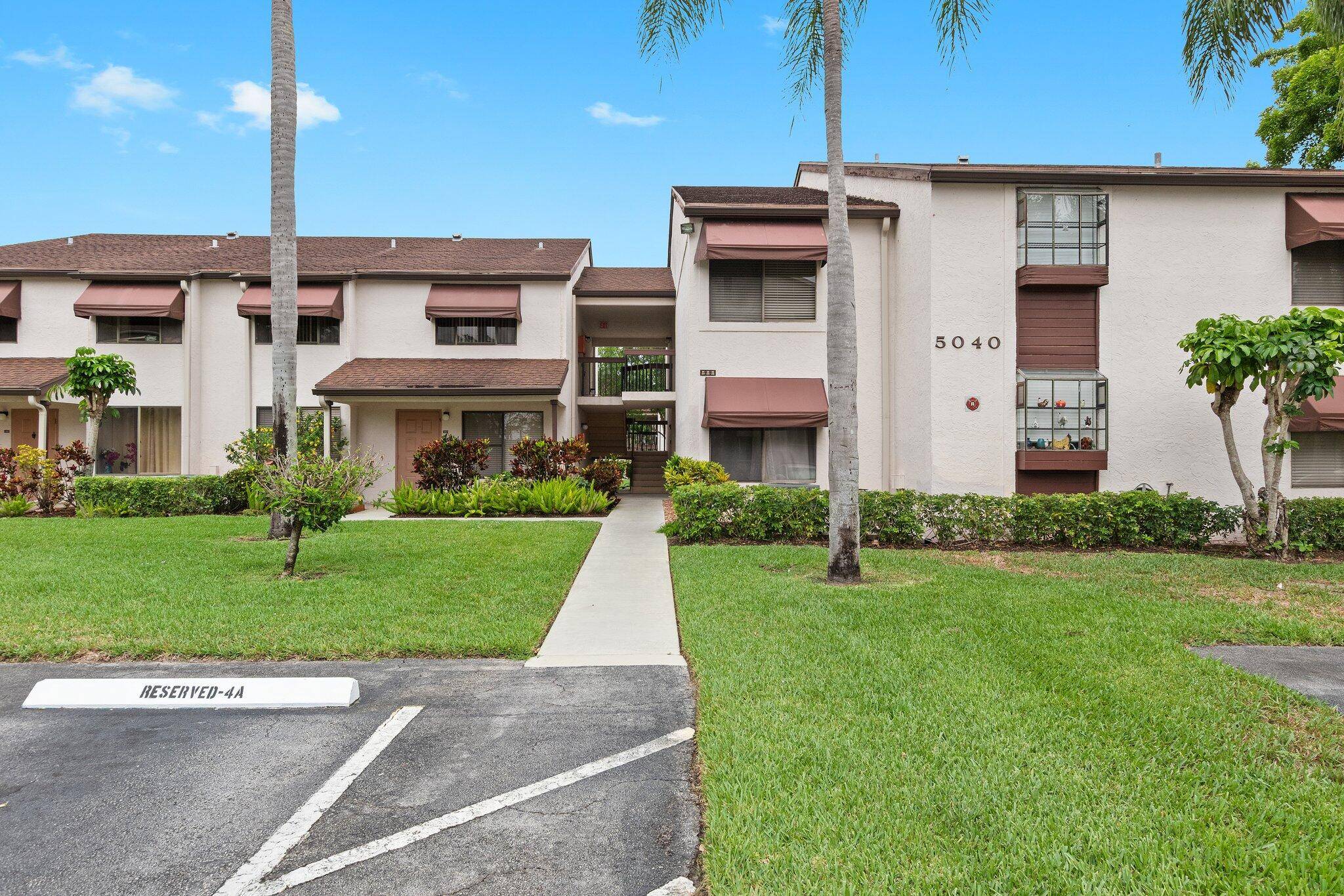 Boynton Beach, FL 33437,5040 Rose Hill DR 206