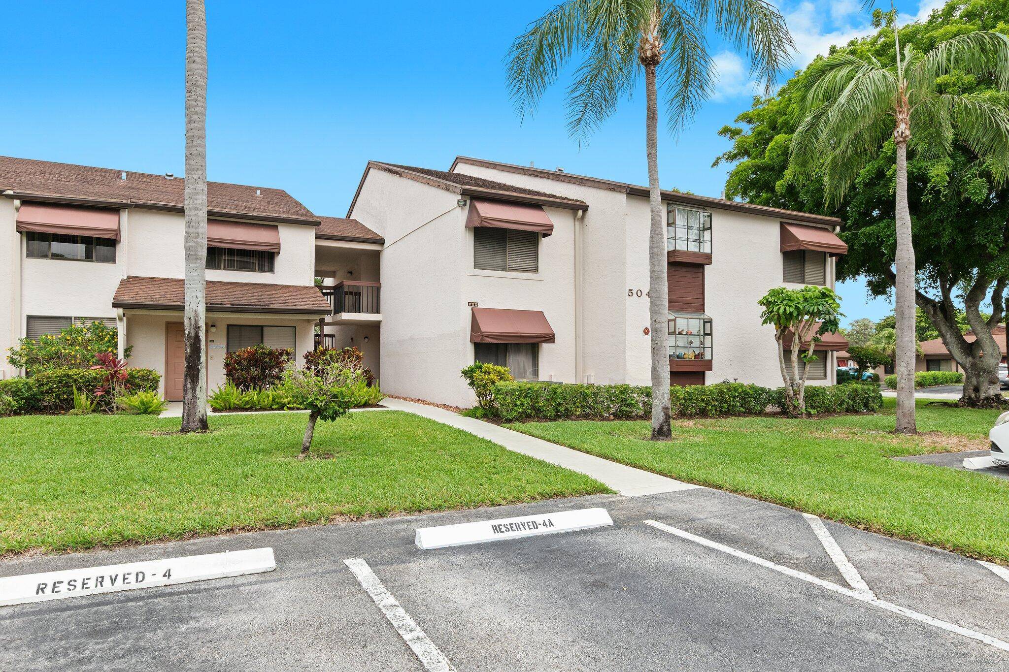 Boynton Beach, FL 33437,5040 Rose Hill DR 206