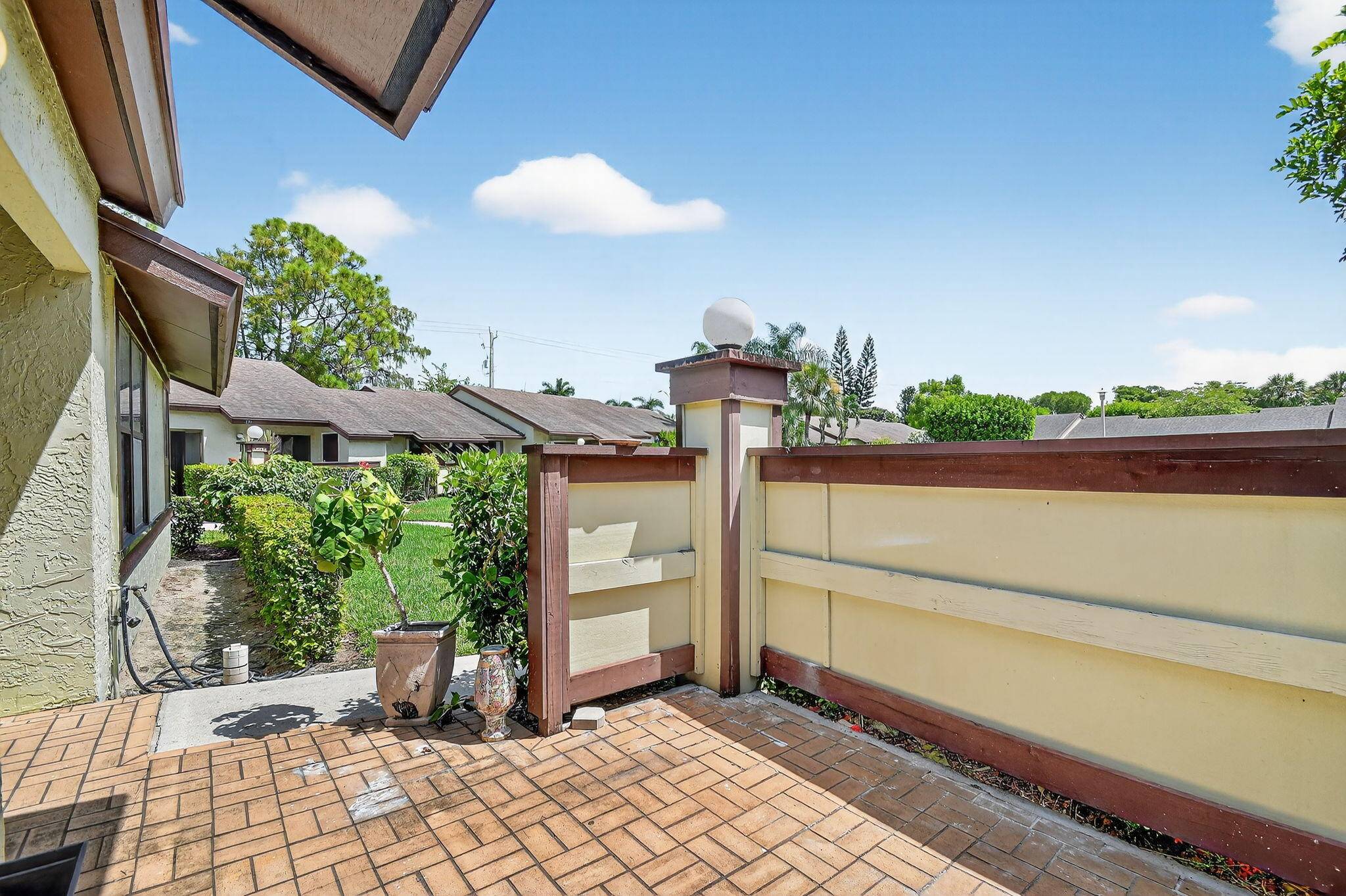 Royal Palm Beach, FL 33411,270 Beaver Dam CT