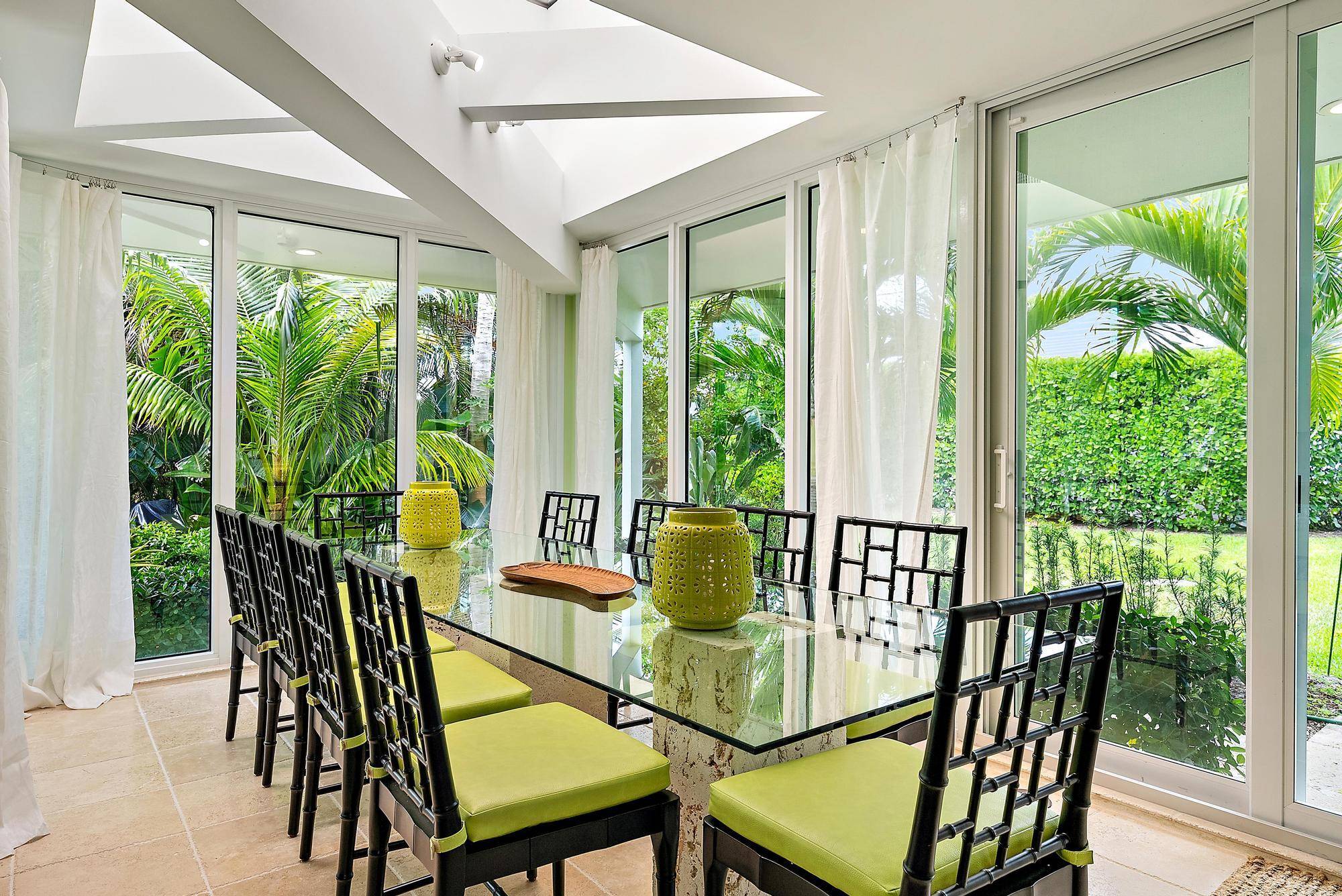 Manalapan, FL 33462,123 Evans LN