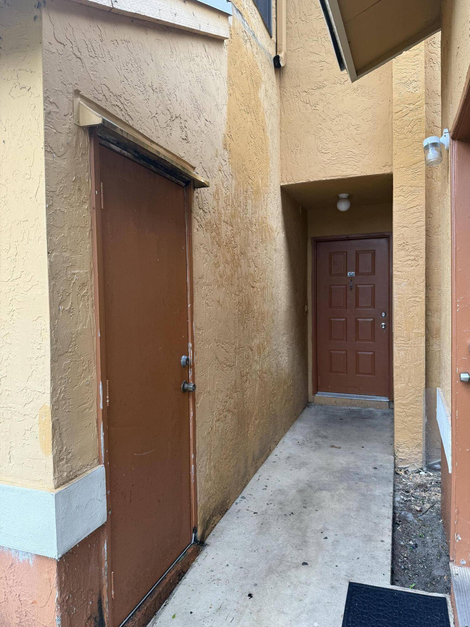 Lauderhill, FL 33313,2541 NW 56th AVE 1-19