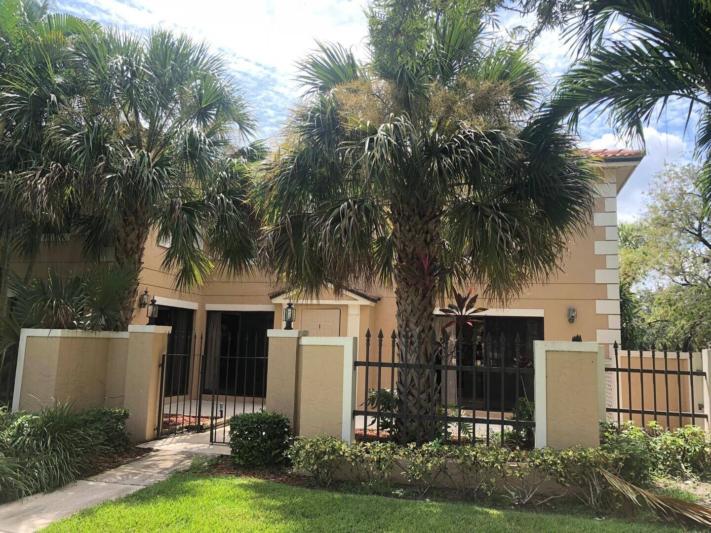 Palm Beach Gardens, FL 33418,356 Prestwick CIR 1
