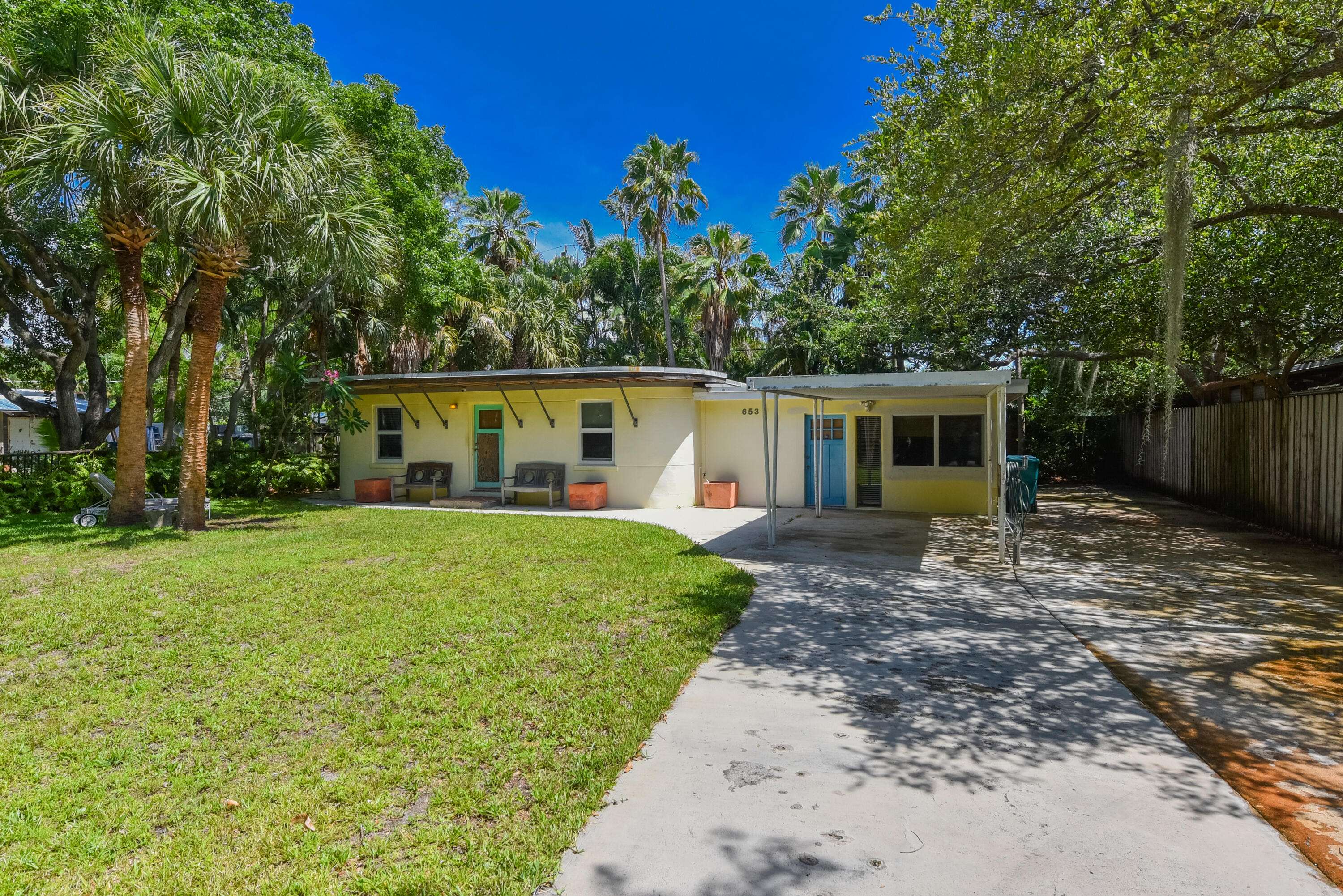 Boynton Beach, FL 33435,653 NE 8th AVE
