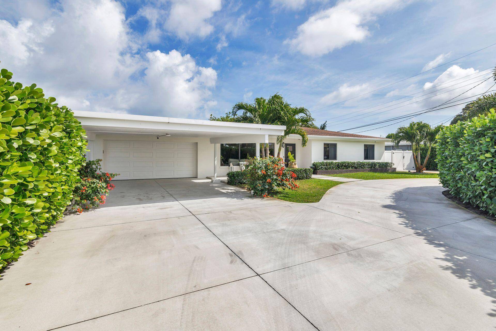 Lake Clarke Shores, FL 33406,7700 Pine Tree LN