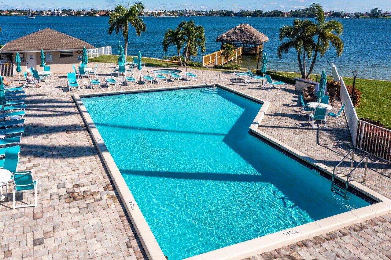 Hypoluxo, FL 33462,137 N Lakeshore DR