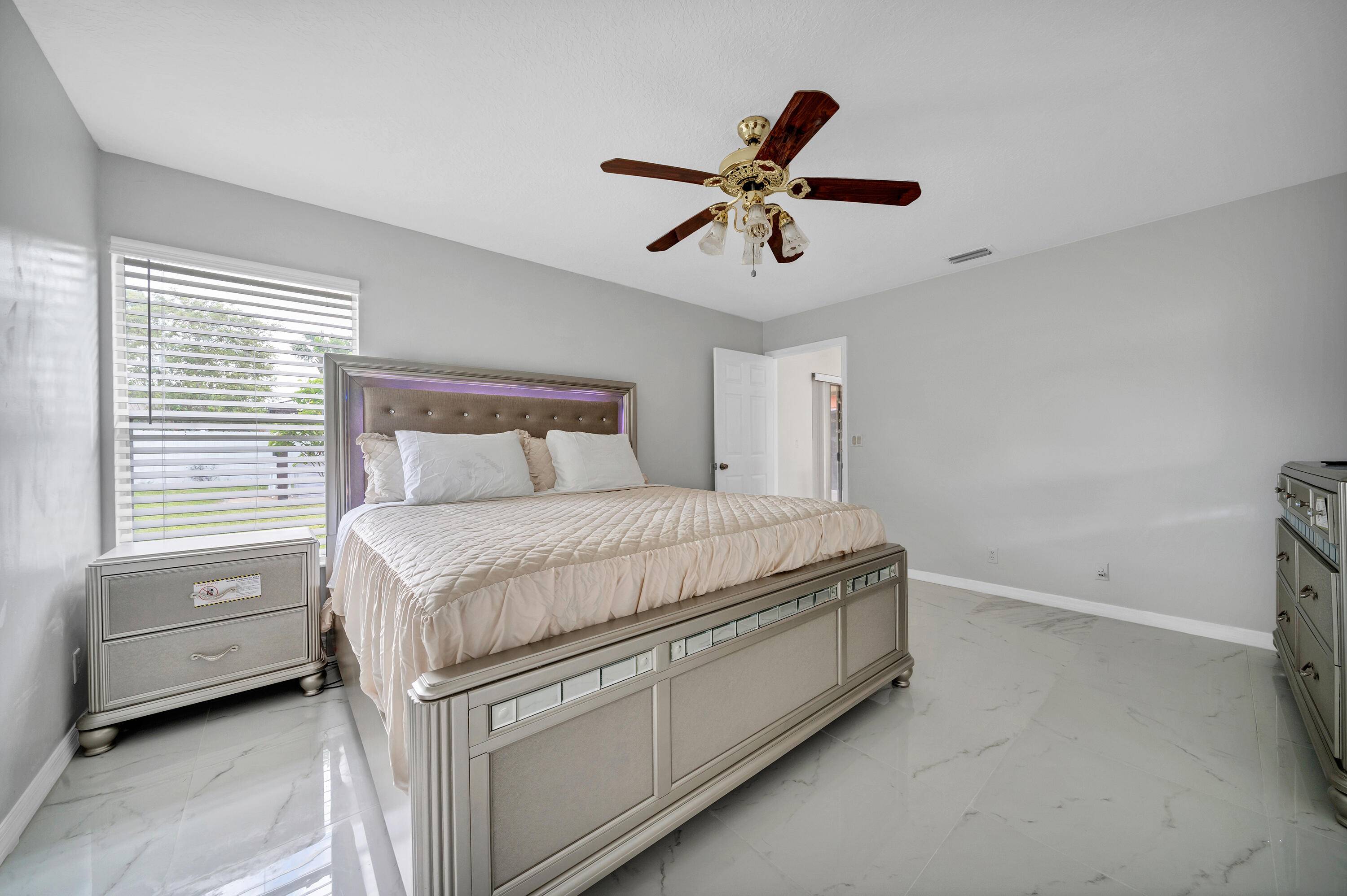 Royal Palm Beach, FL 33411,113 Madrid ST