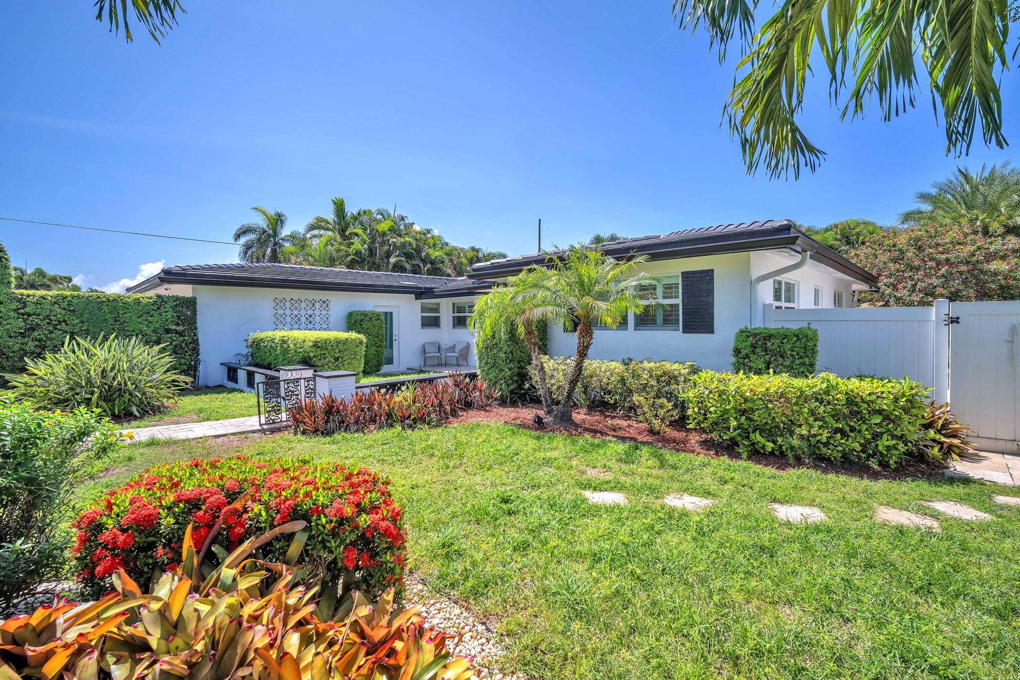 Boca Raton, FL 33486,850 W Camino Real