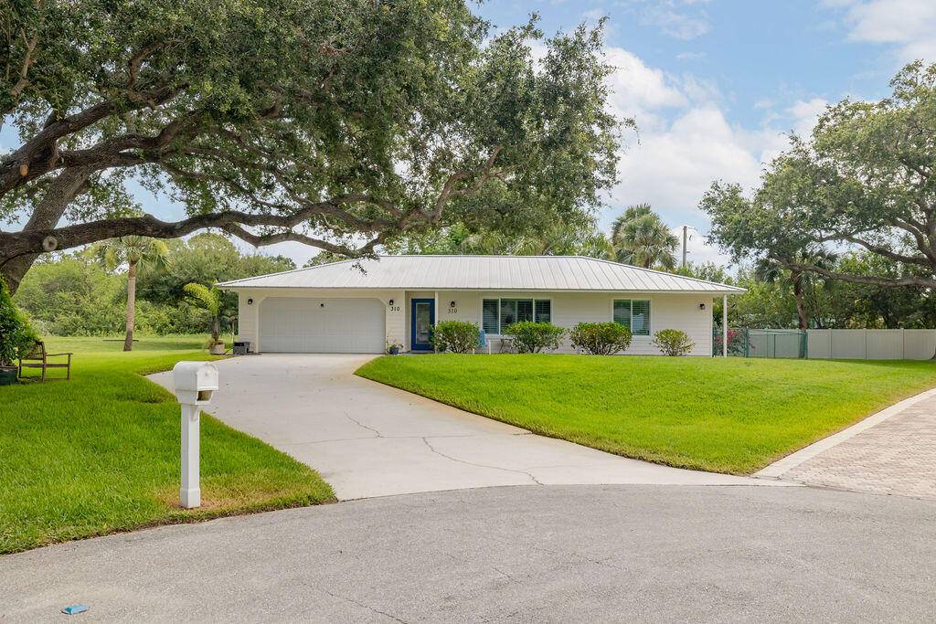 Vero Beach, FL 32968,310 SW 28th CT