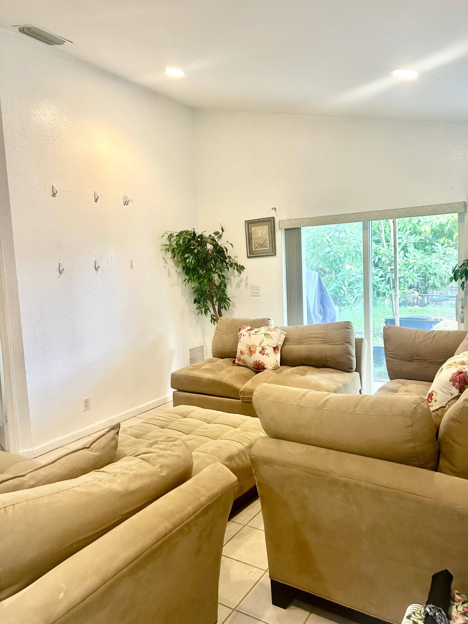 Greenacres, FL 33463,321 Broward AVE