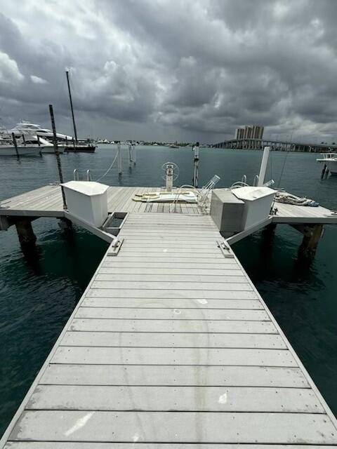 Palm Beach Shores, FL 33404,206 Lake DR