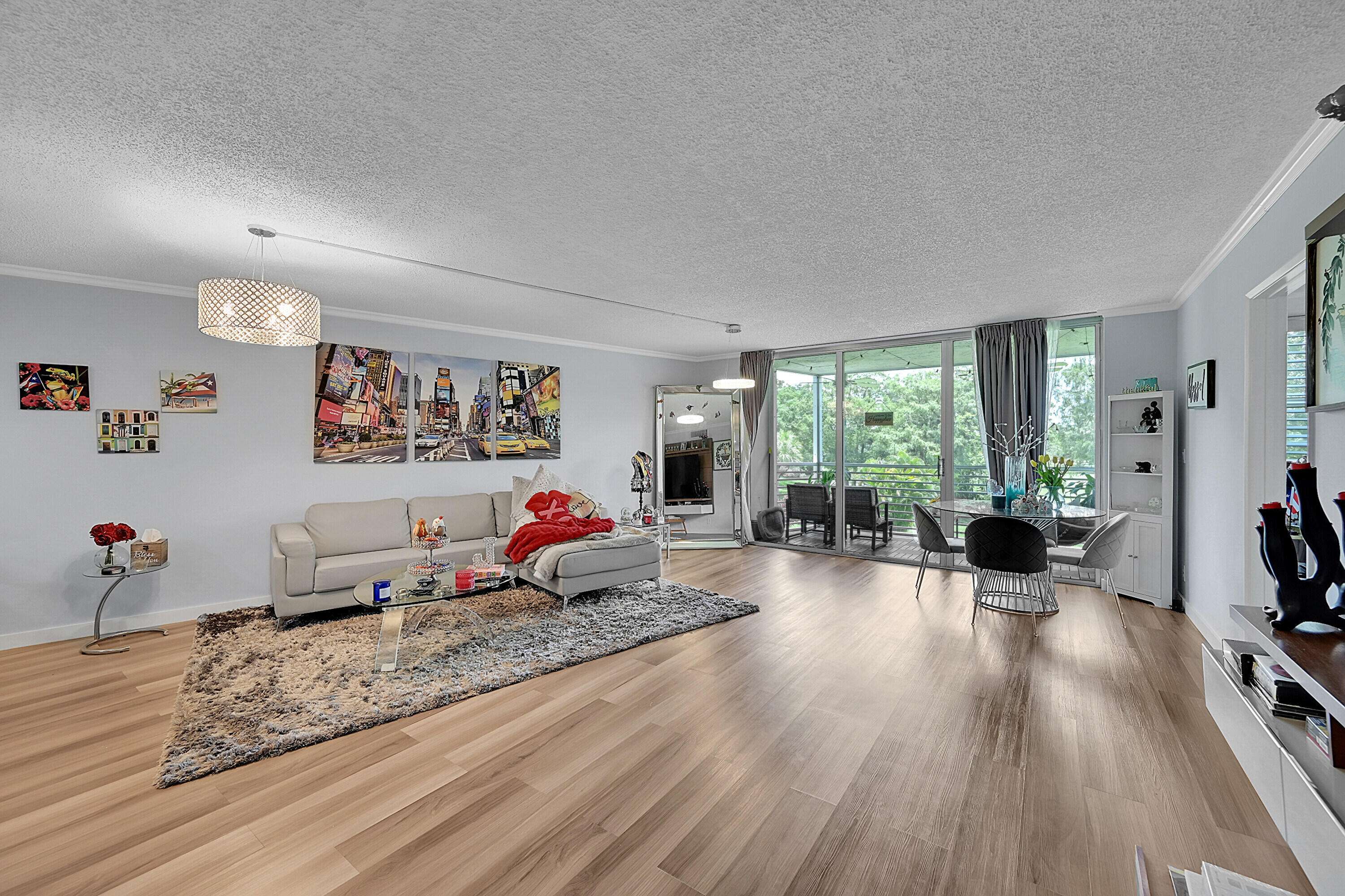 Pompano Beach, FL 33069,625 Oaks DR 304
