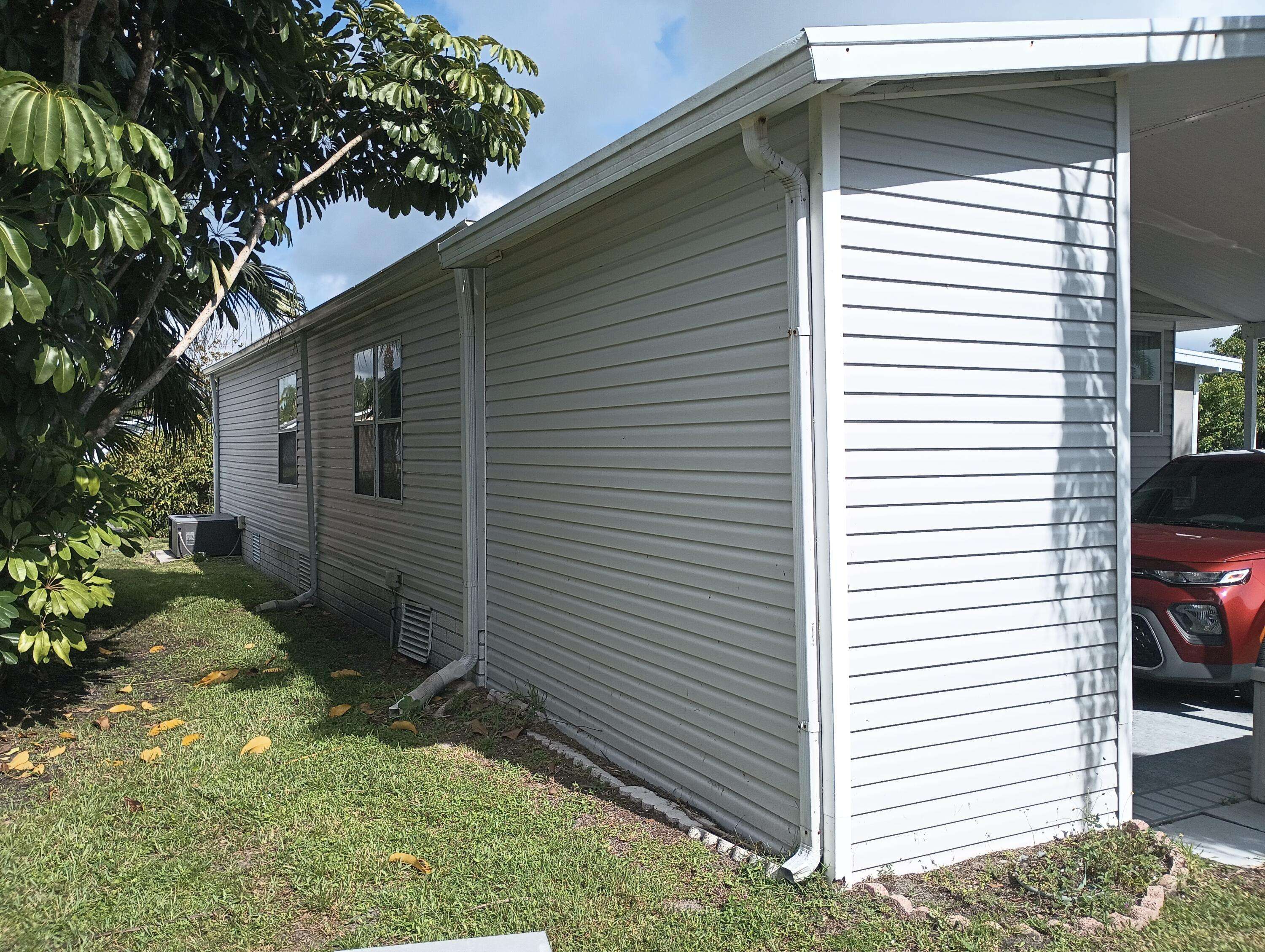 Fort Pierce, FL 34982,523 Thames Bluff RDG