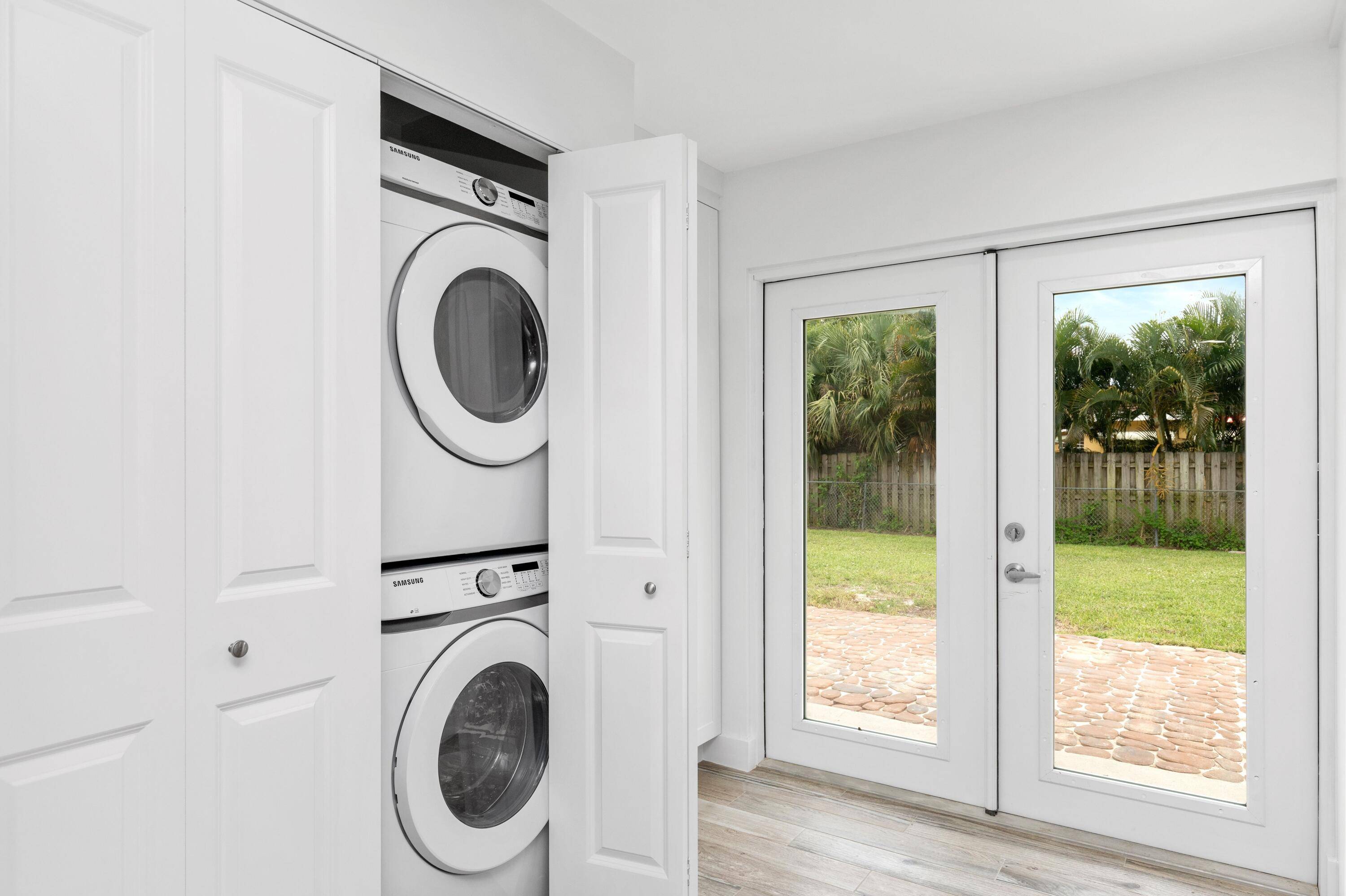 Lantana, FL 33462,1410 W Jennings ST