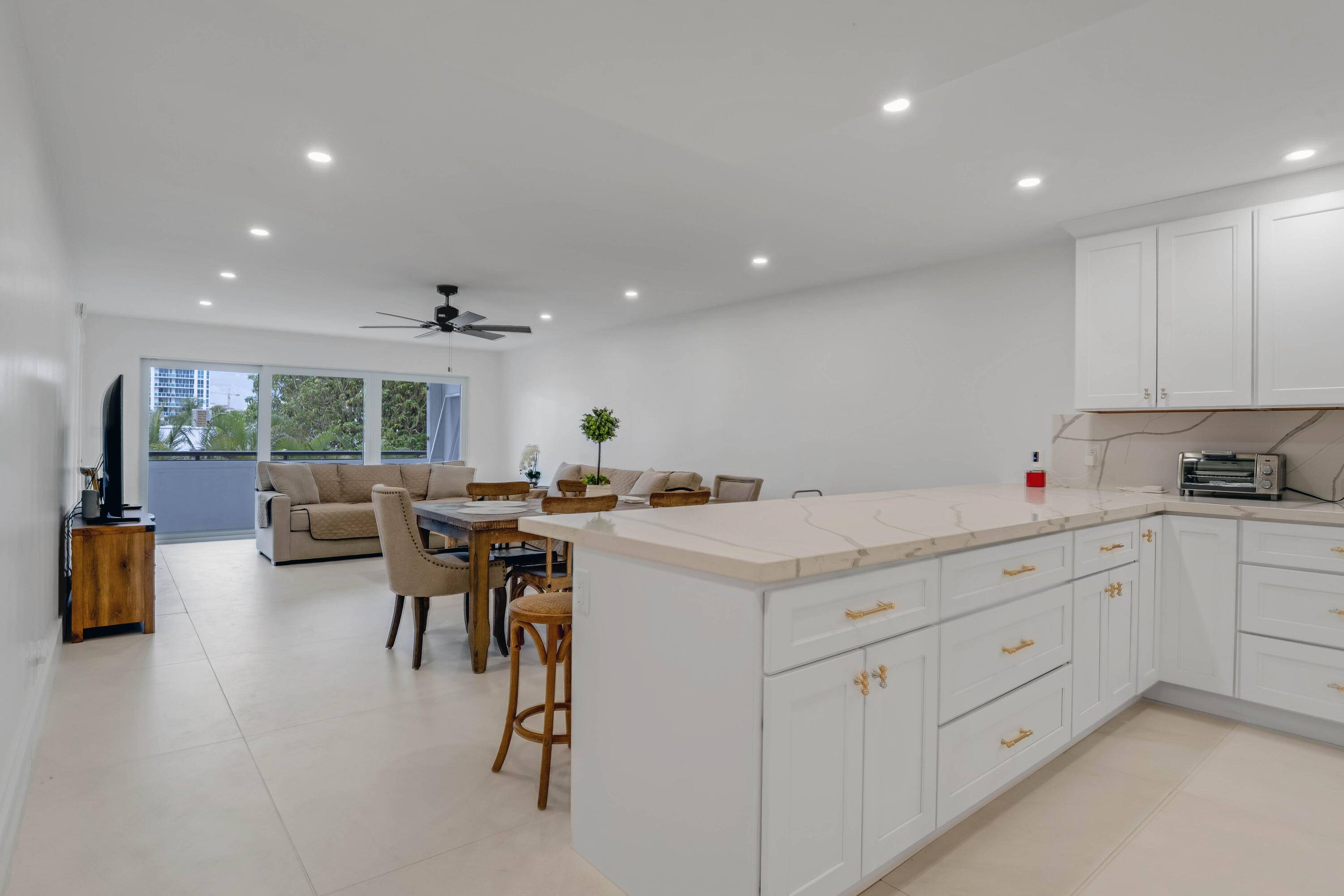 Pompano Beach, FL 33062,401 Briny AVE 315