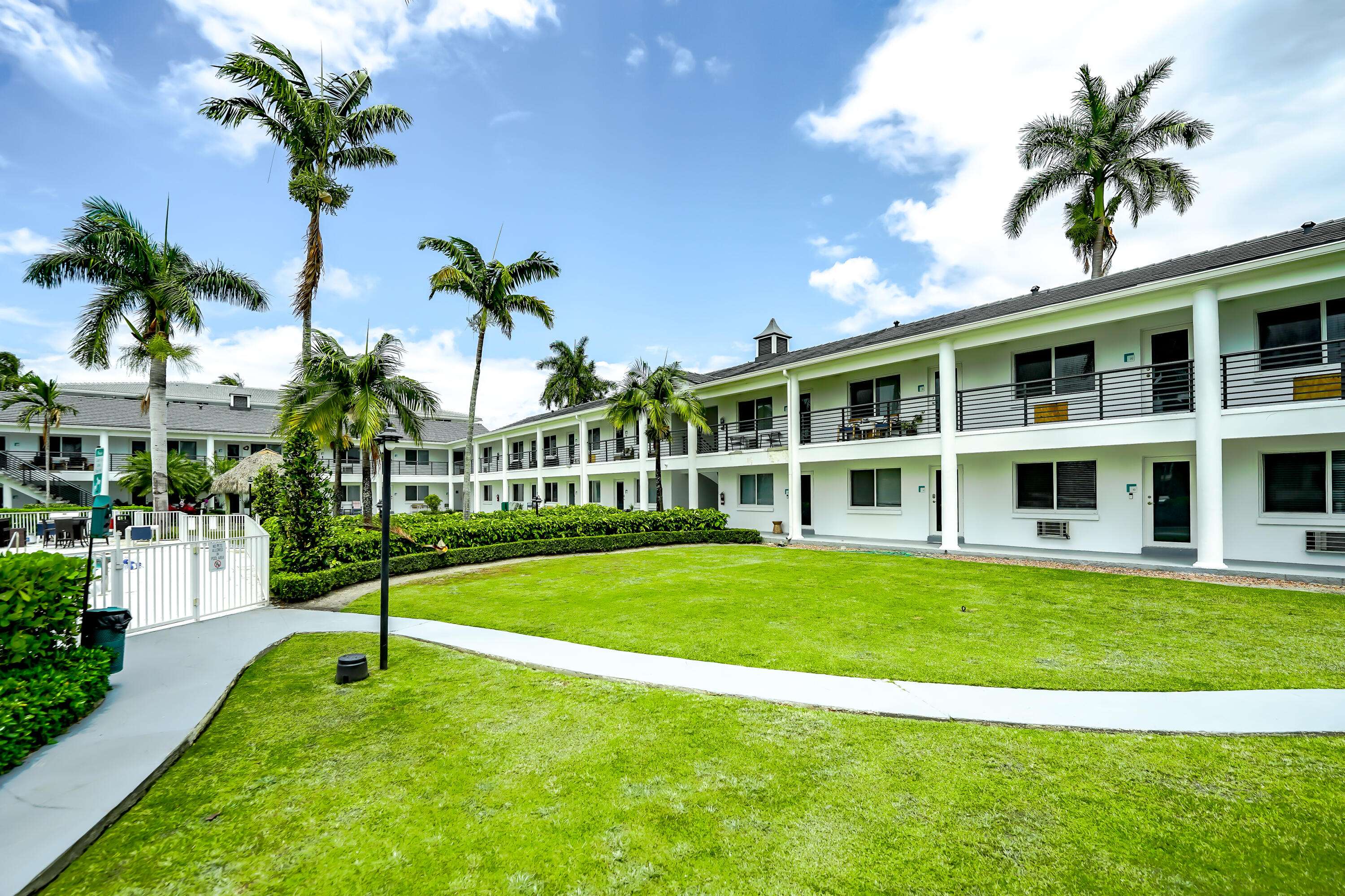Boca Raton, FL 33432,1035 Spanish River RD