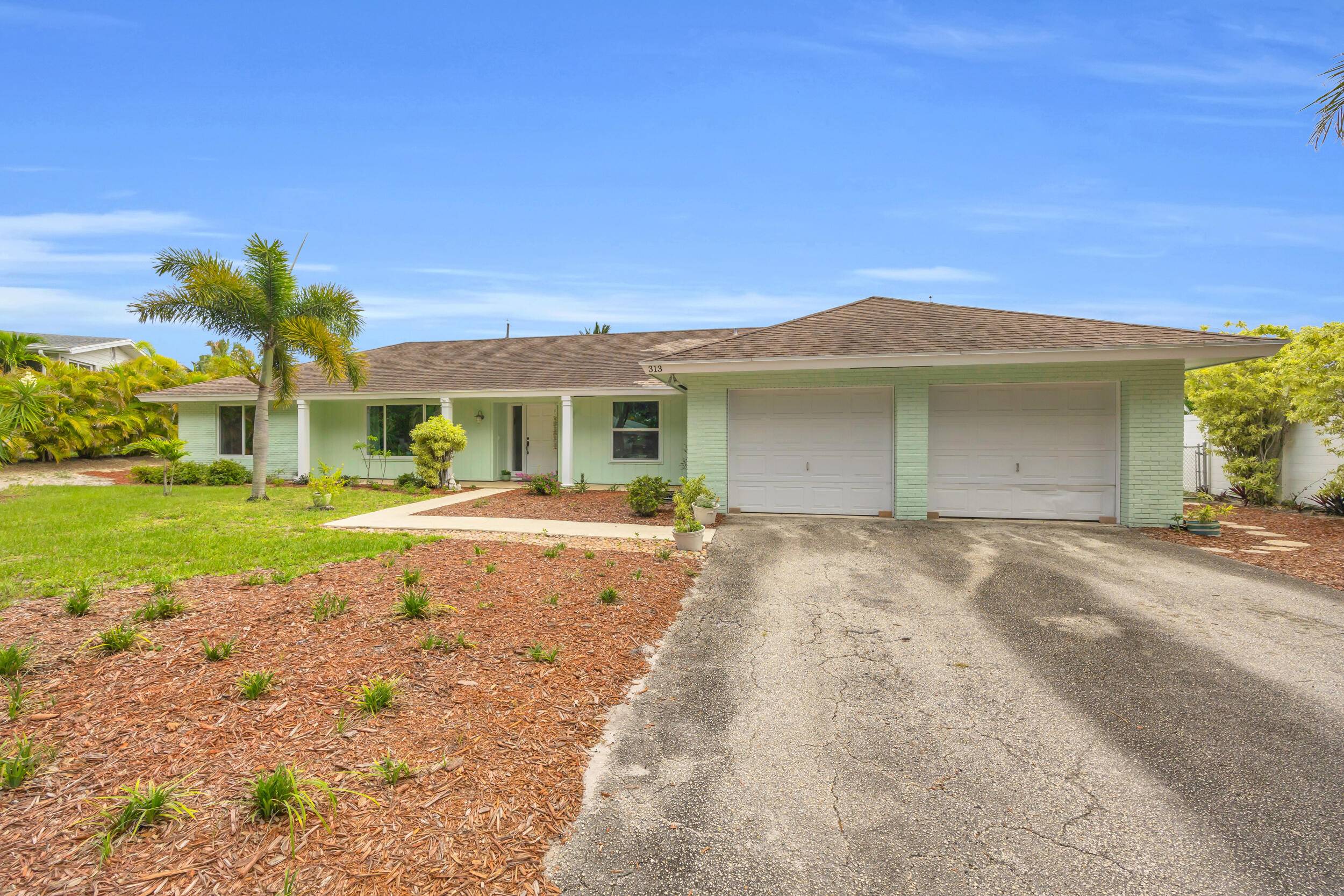 Tequesta, FL 33469,313 Country Club DR