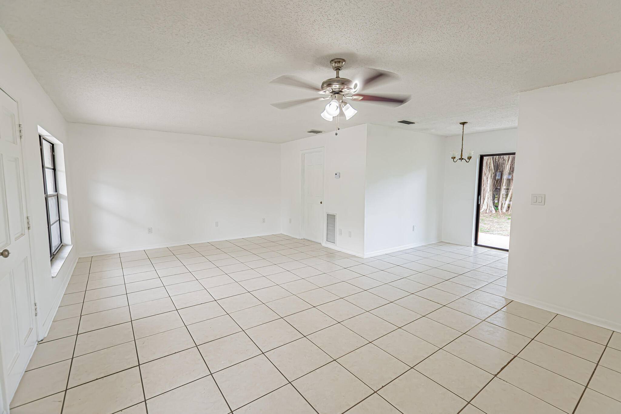 Fort Pierce, FL 34982,706 Azalea AVE