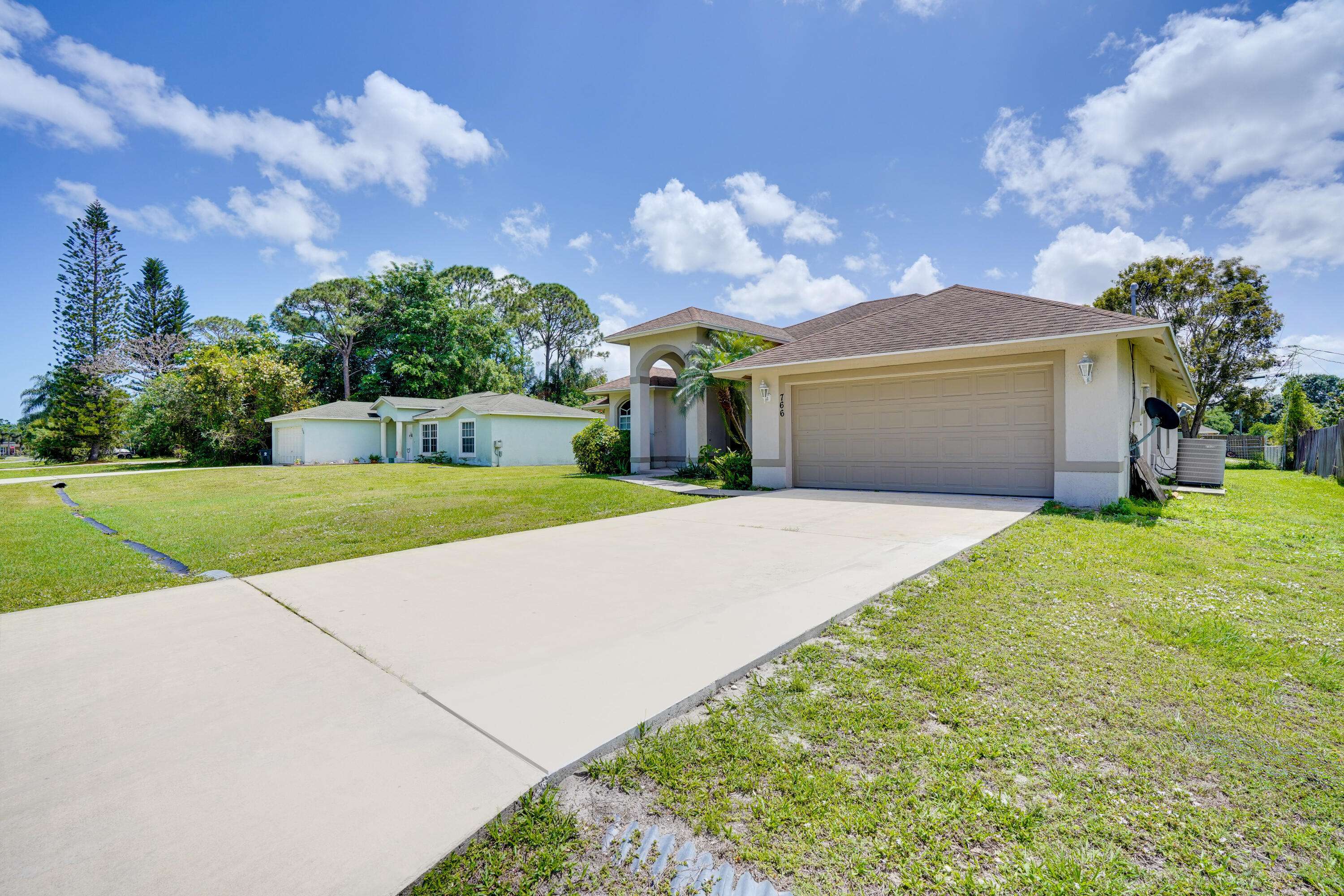 Port Saint Lucie, FL 34983,766 SW Duxbury AVE