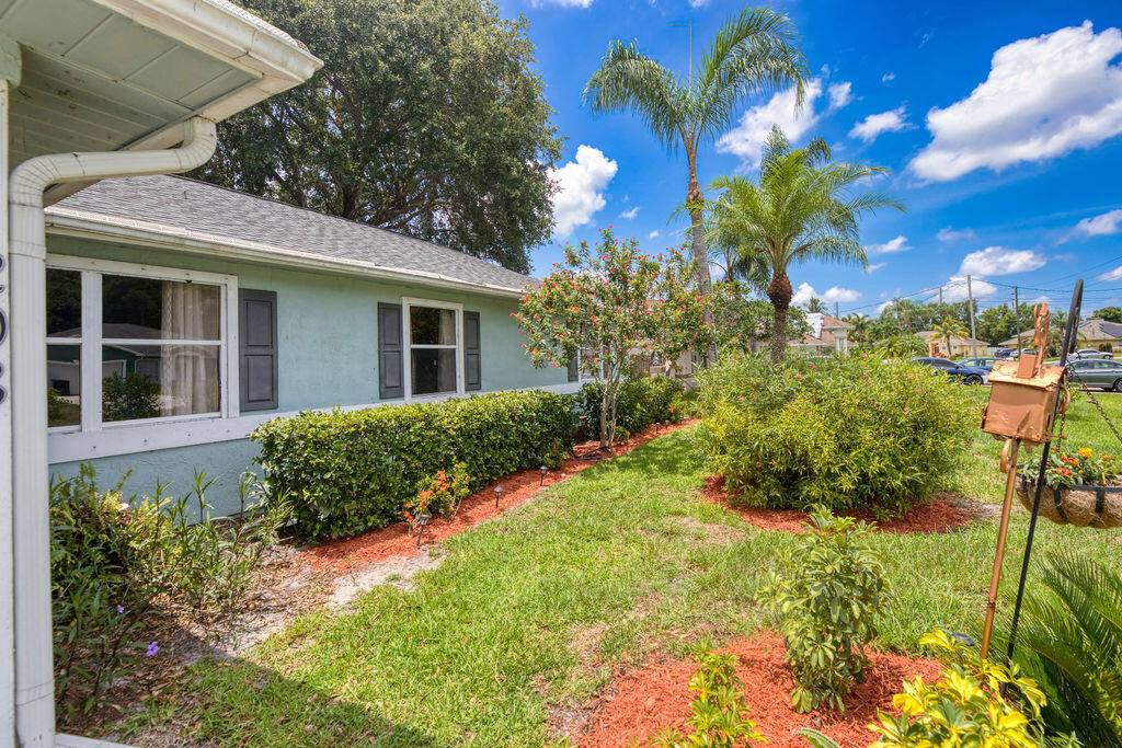 Port Saint Lucie, FL 34984,208 SE Sims CIR