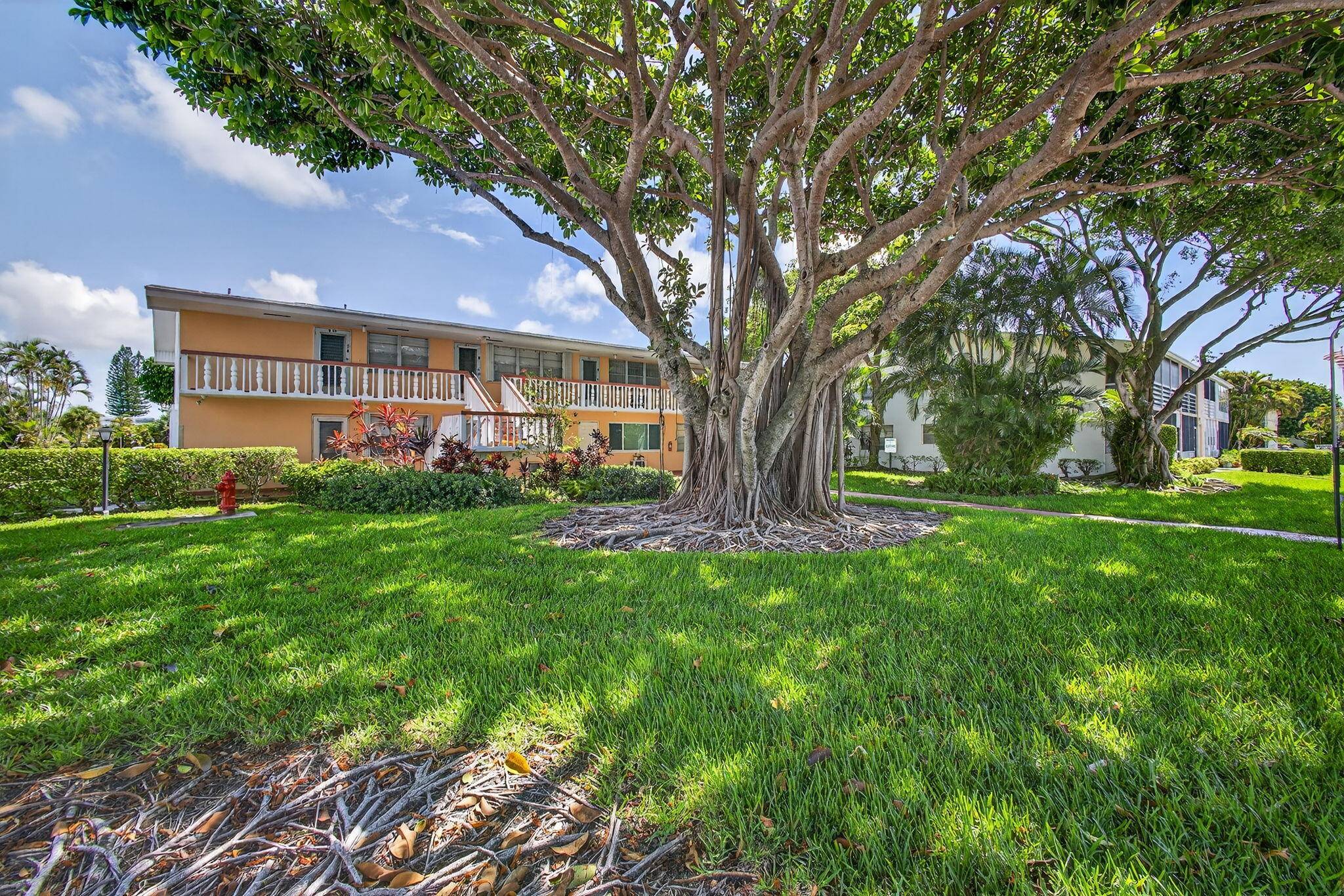 West Palm Beach, FL 33417,27 Andover B