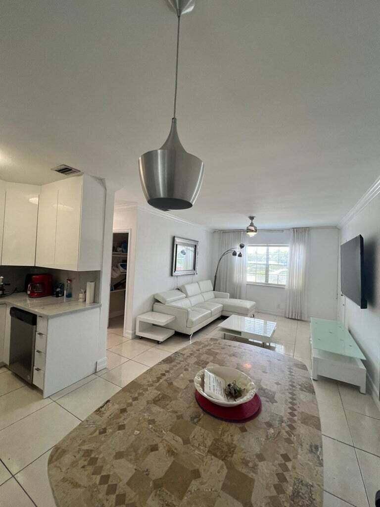 Boca Raton, FL 33432,299 SW 7th ST 110