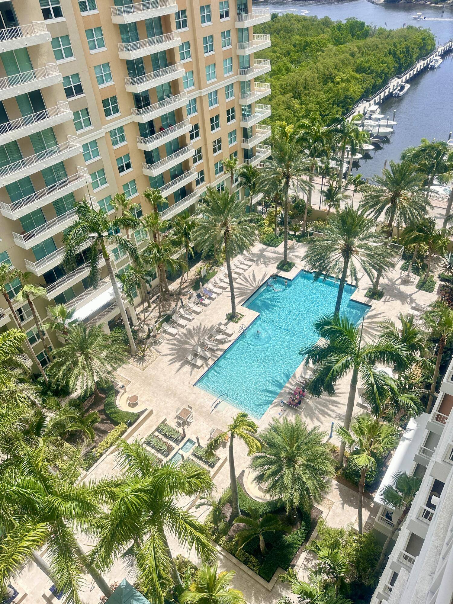 Boynton Beach, FL 33435,625 Casa Loma BLVD 1209