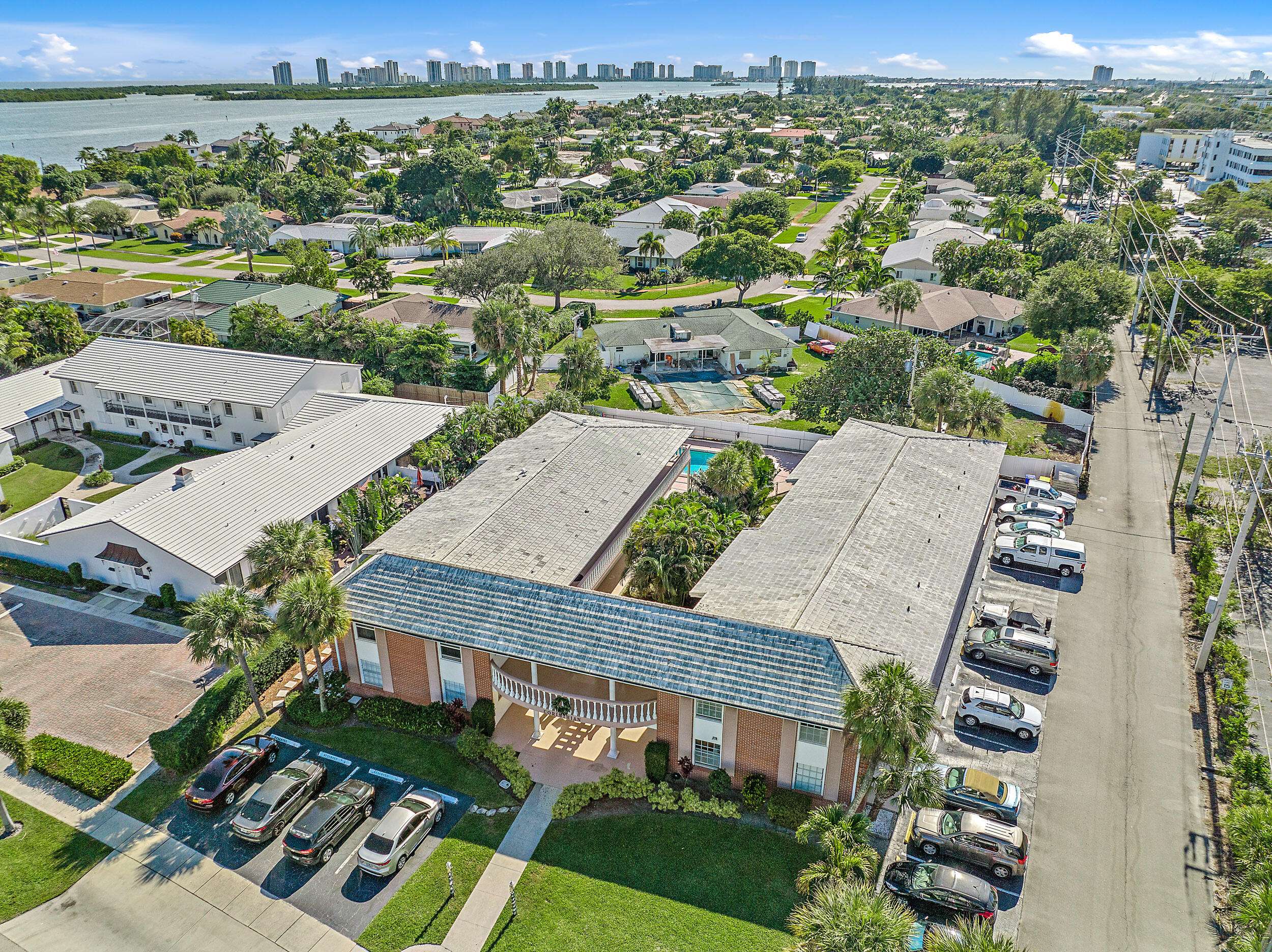 North Palm Beach, FL 33408,148 Yacht Club DR 12