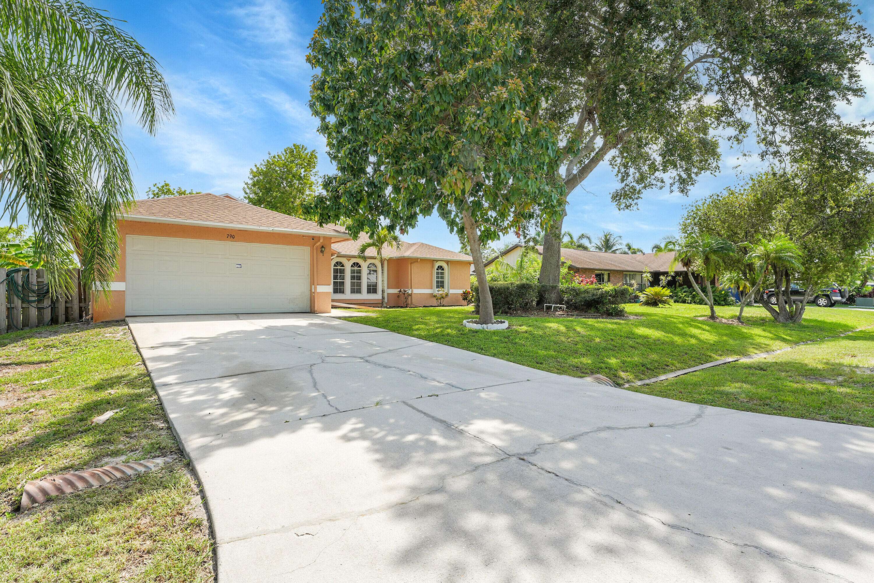 Port Saint Lucie, FL 34984,790 SE Ablett LN