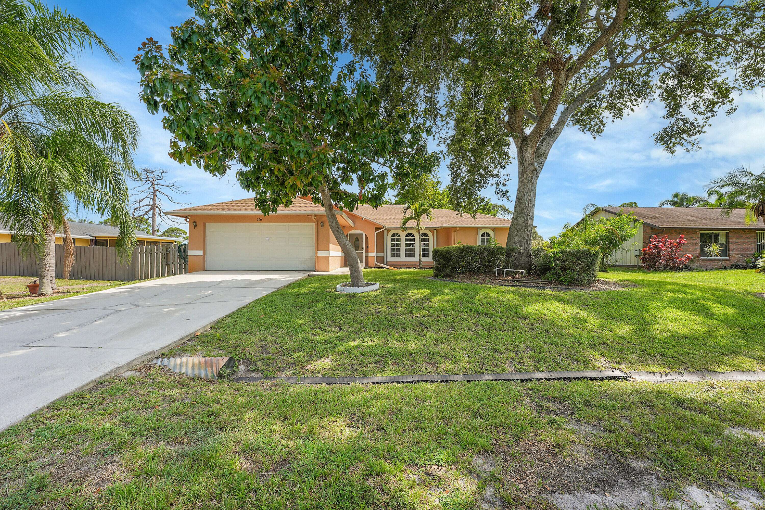 Port Saint Lucie, FL 34984,790 SE Ablett LN