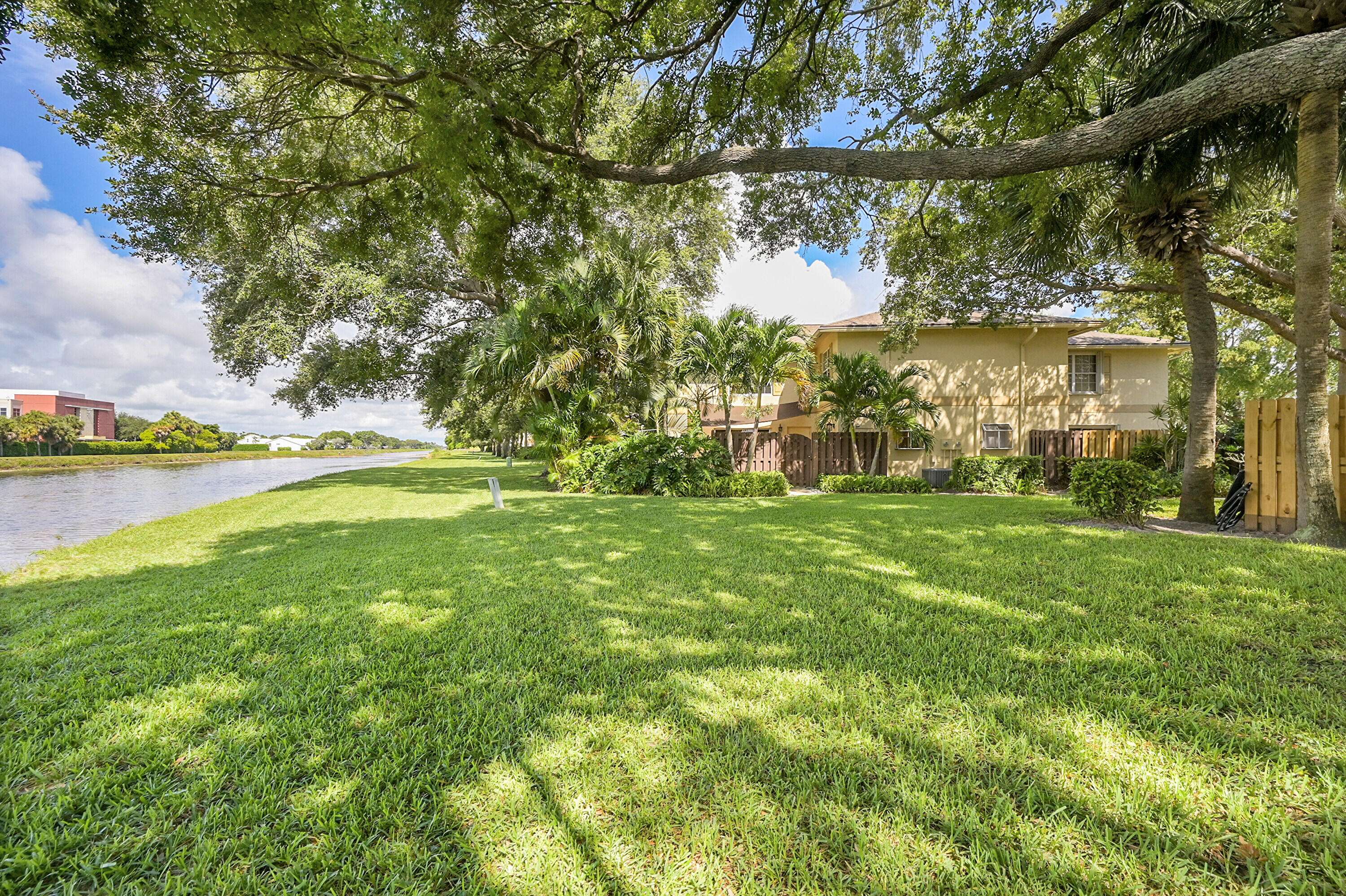 Delray Beach, FL 33445,2934 SW 22 CIR 12a