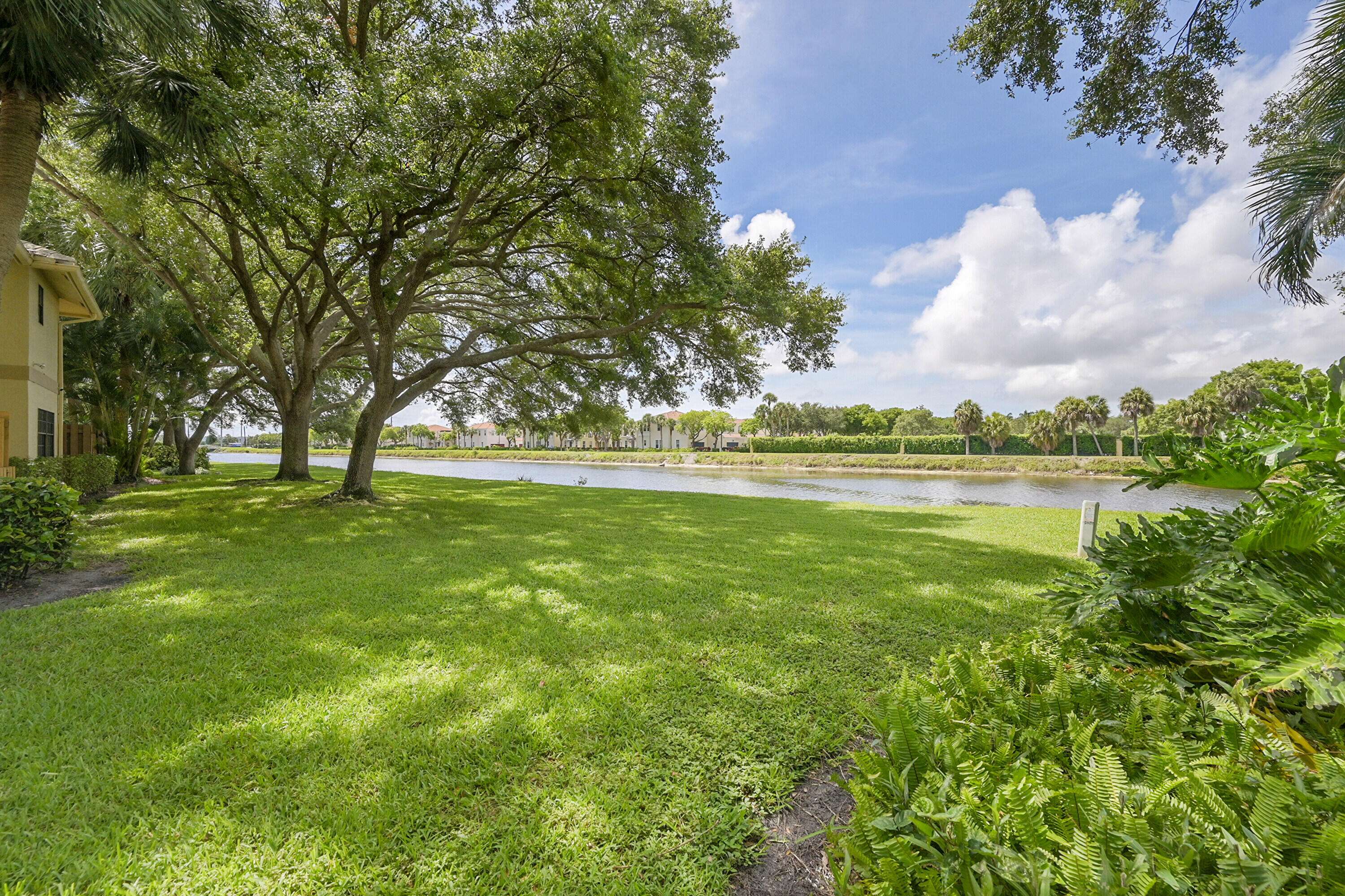 Delray Beach, FL 33445,2934 SW 22 CIR 12a