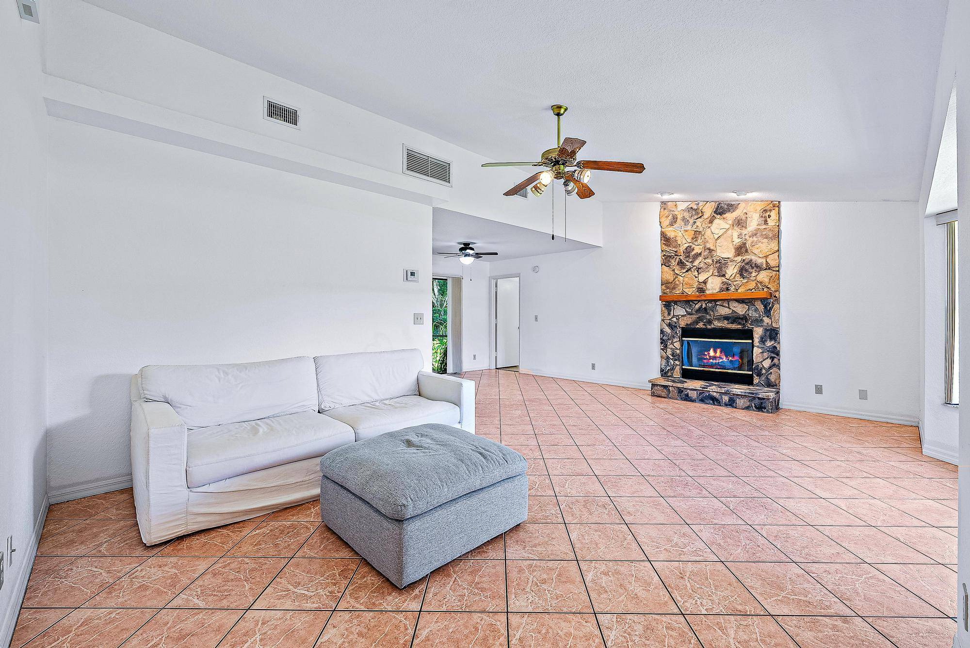 West Palm Beach, FL 33412,13758 Temple BLVD