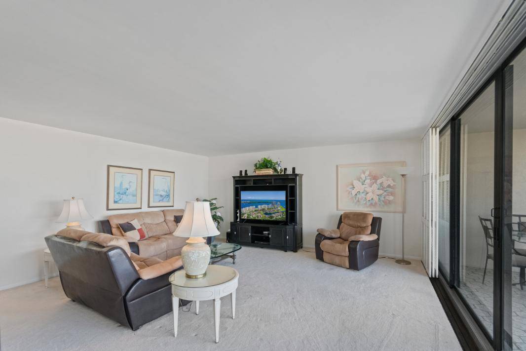 North Palm Beach, FL 33408,120 Lakeshore DR 735