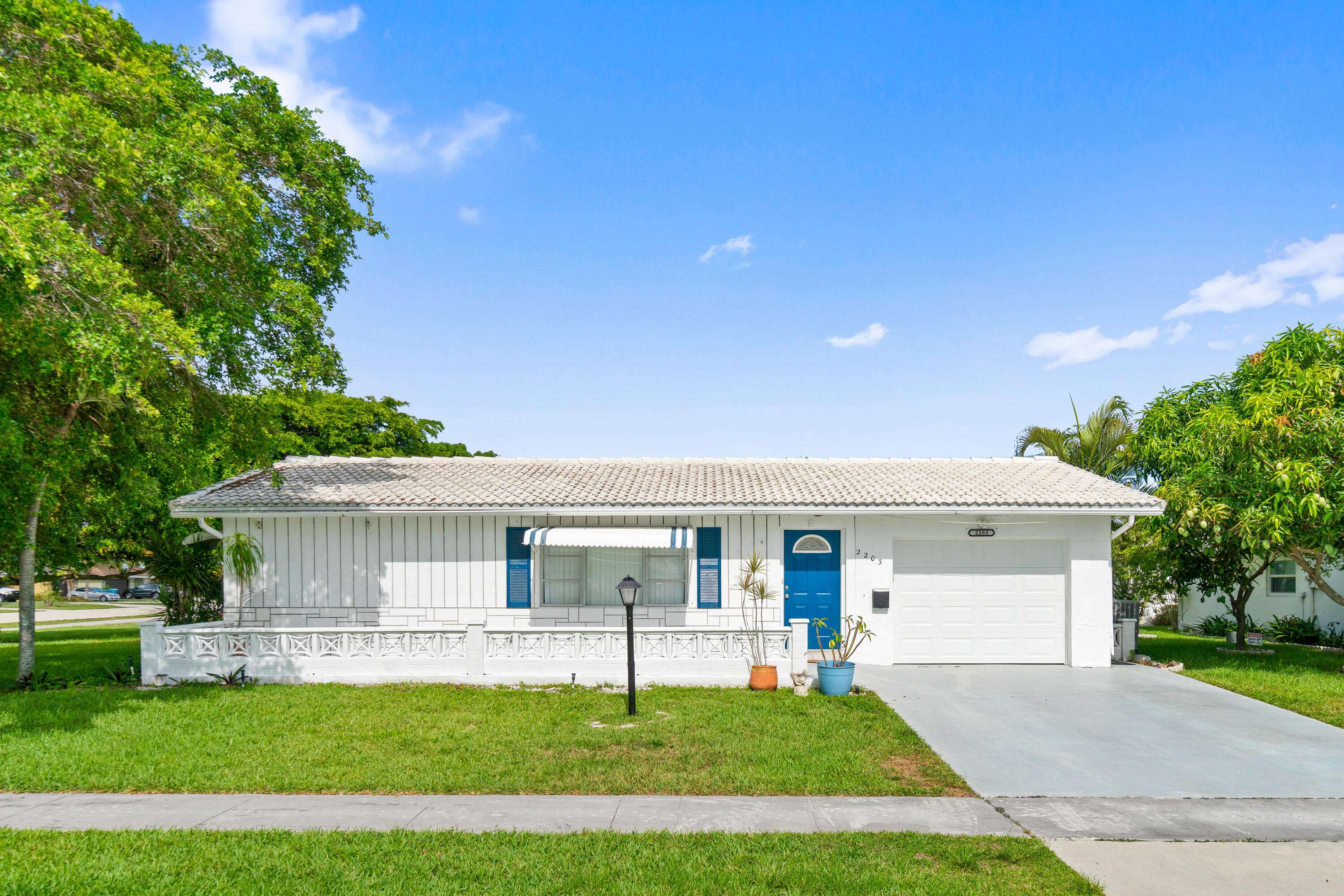 Boynton Beach, FL 33426,2203 Campanelli BLVD