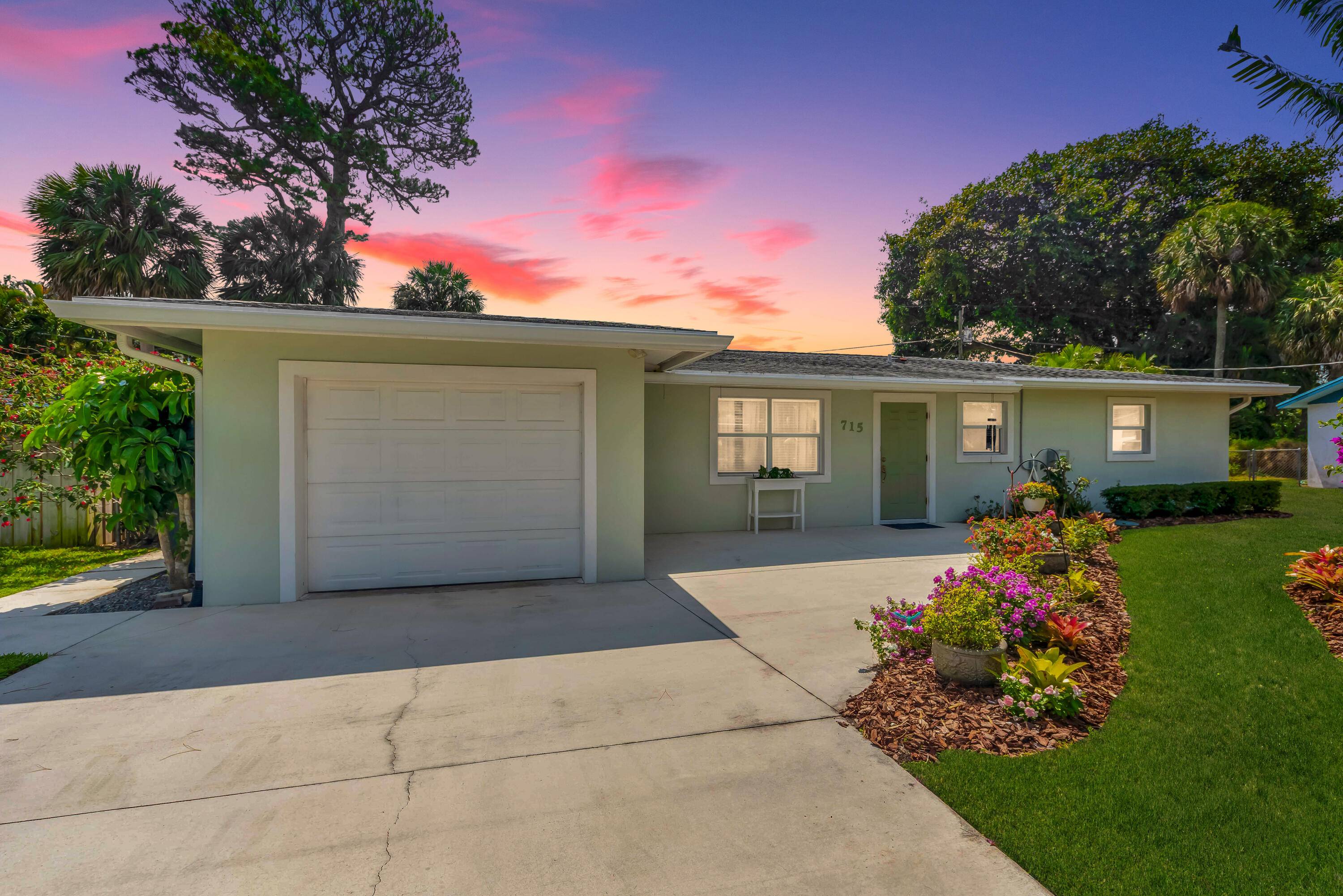 Stuart, FL 34996,715 SE Alamanda WAY