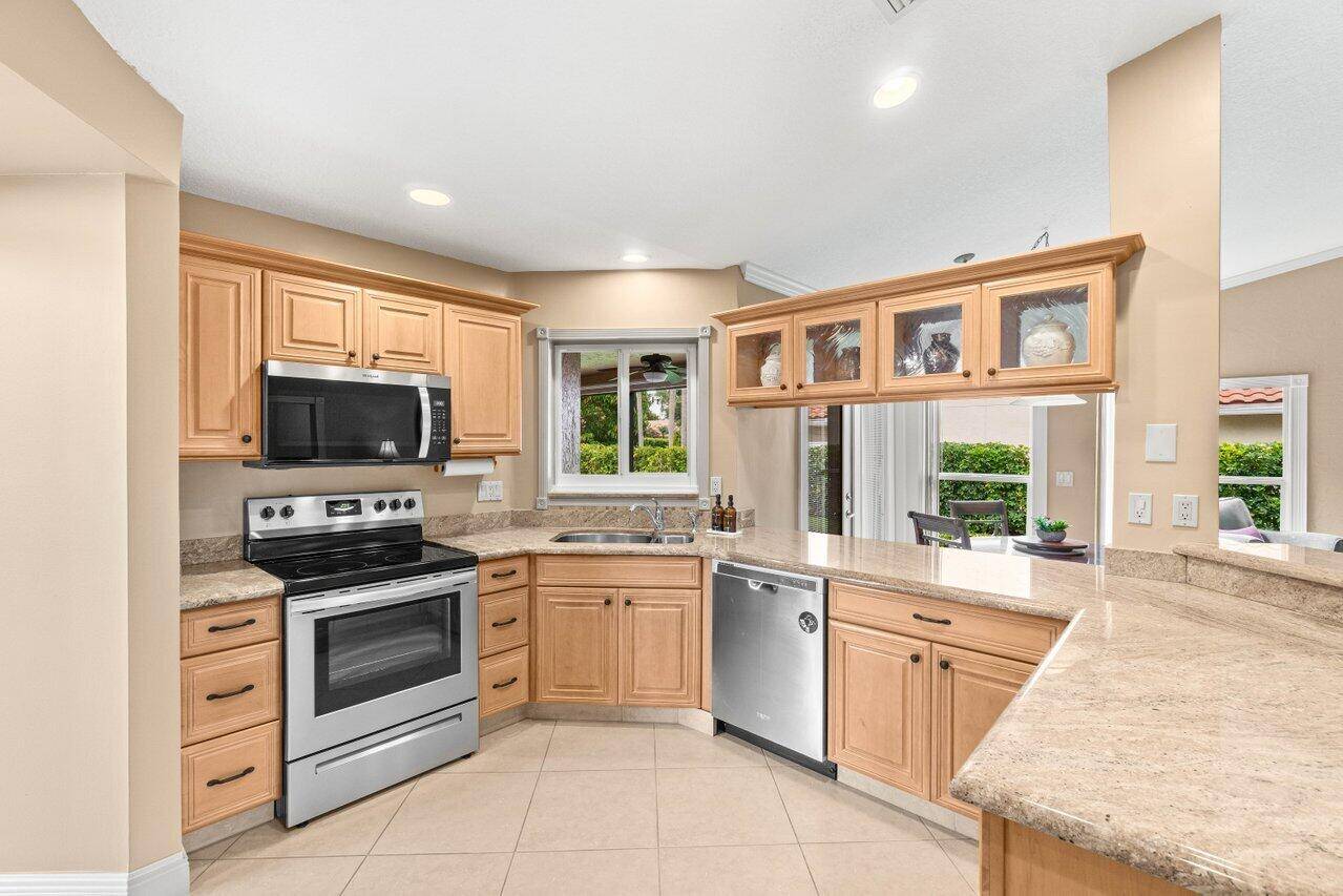 Boca Raton, FL 33434,9556 E Lake DR