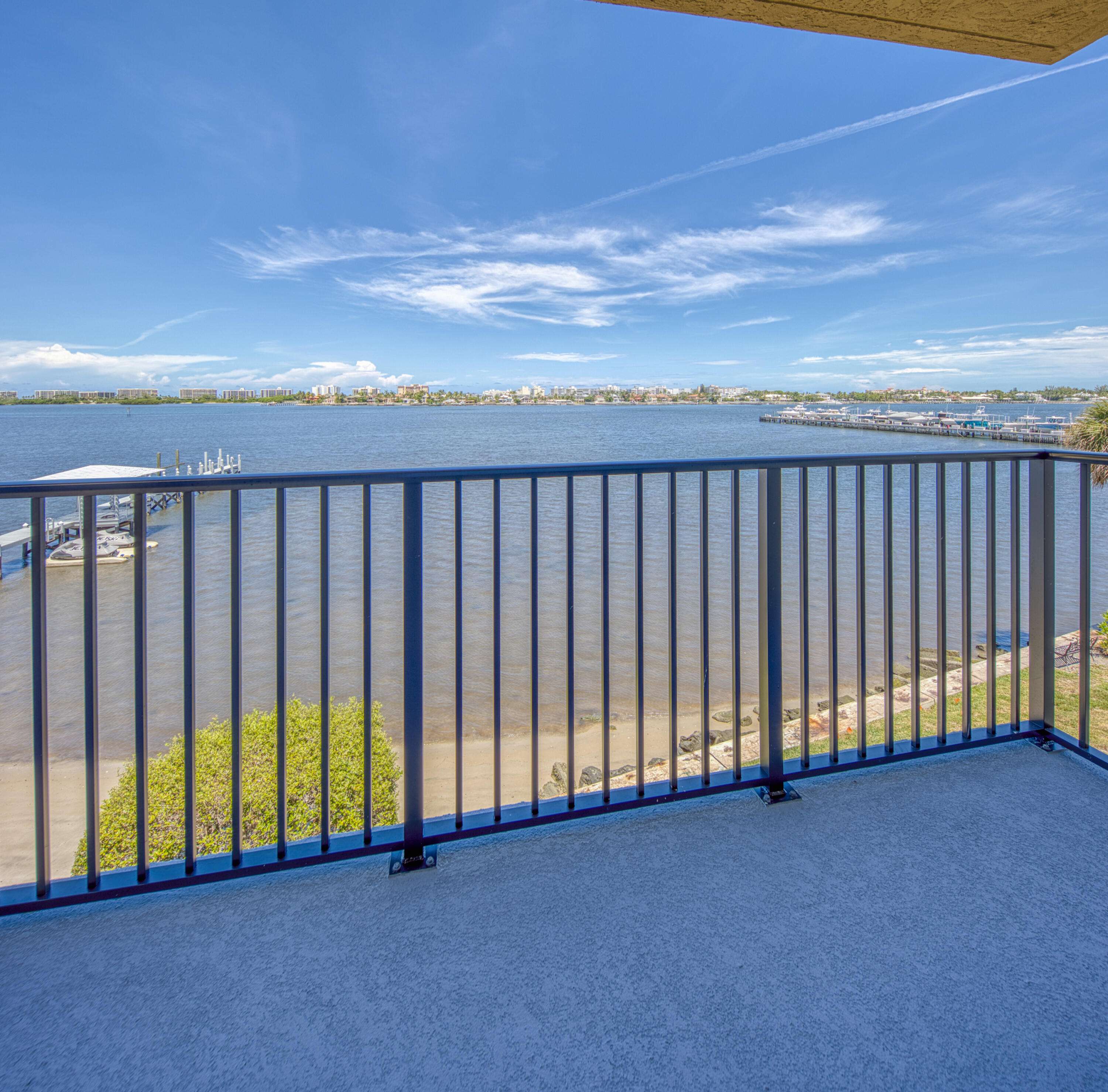 Lantana, FL 33462,896 N Federal HWY 324