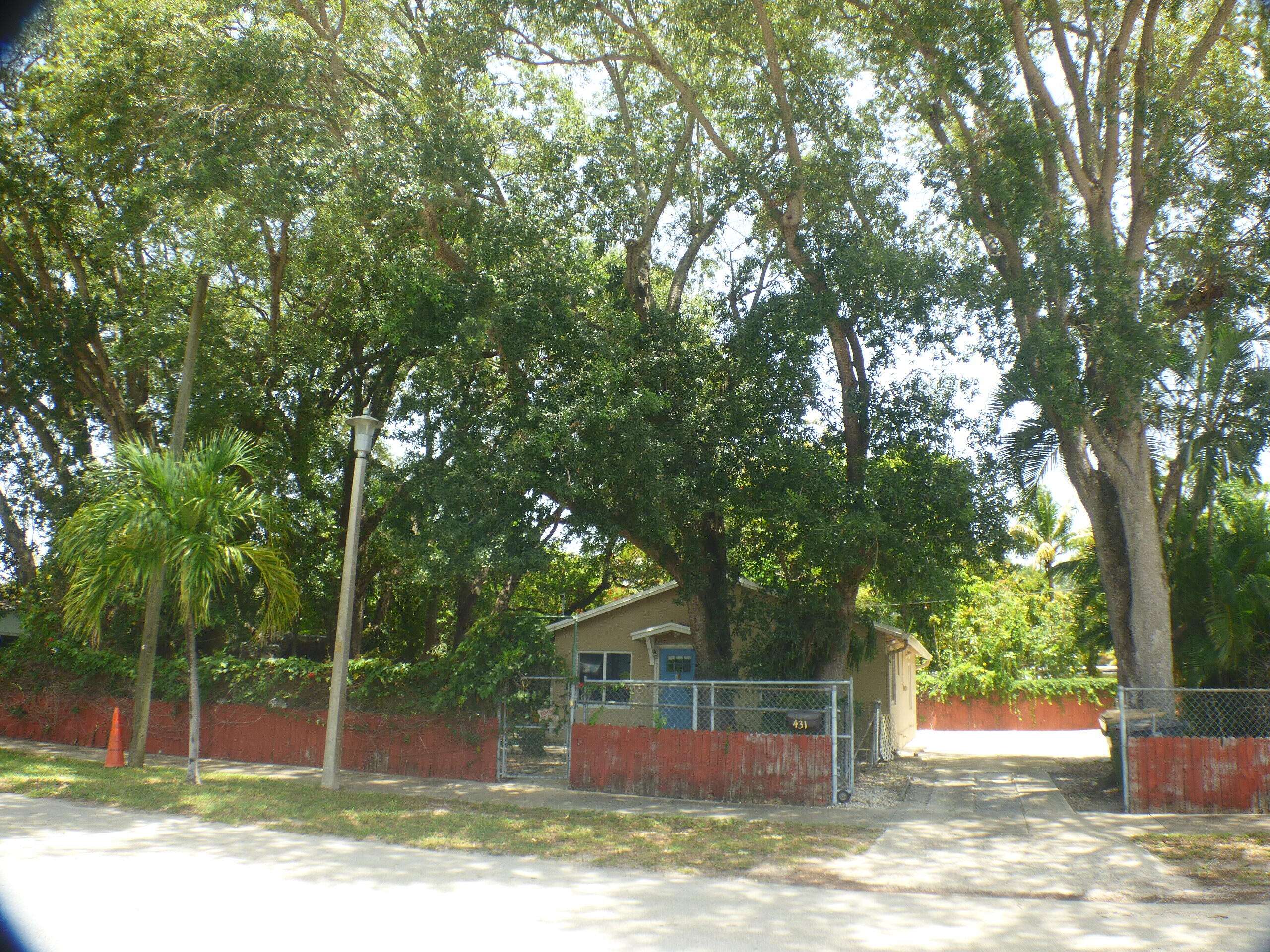 North Miami, FL 33161,431 NE 132nd ST